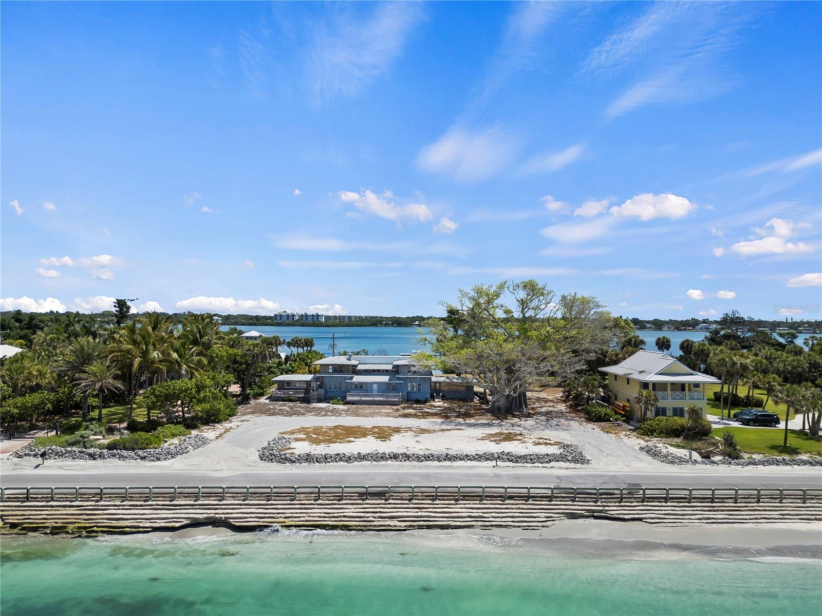 Listing photo id 0 for 608 Casey Key Road