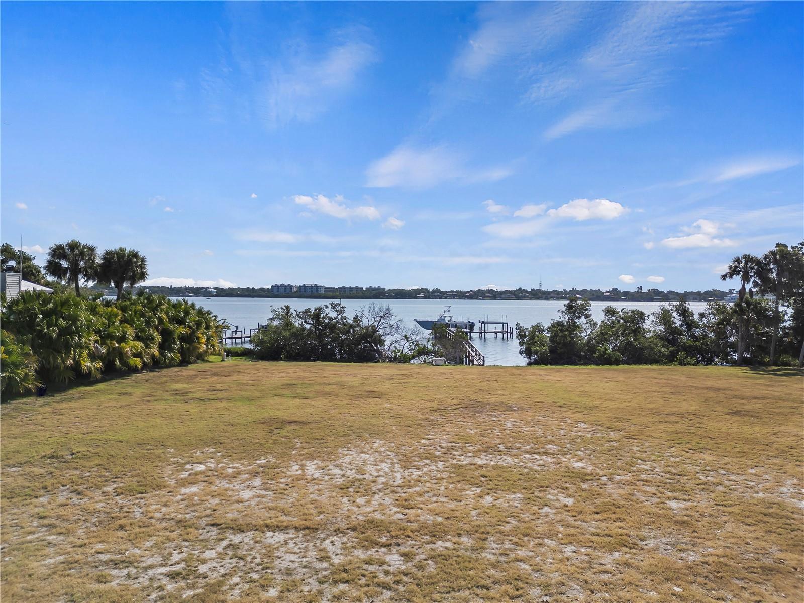 Listing photo id 19 for 608 Casey Key Road