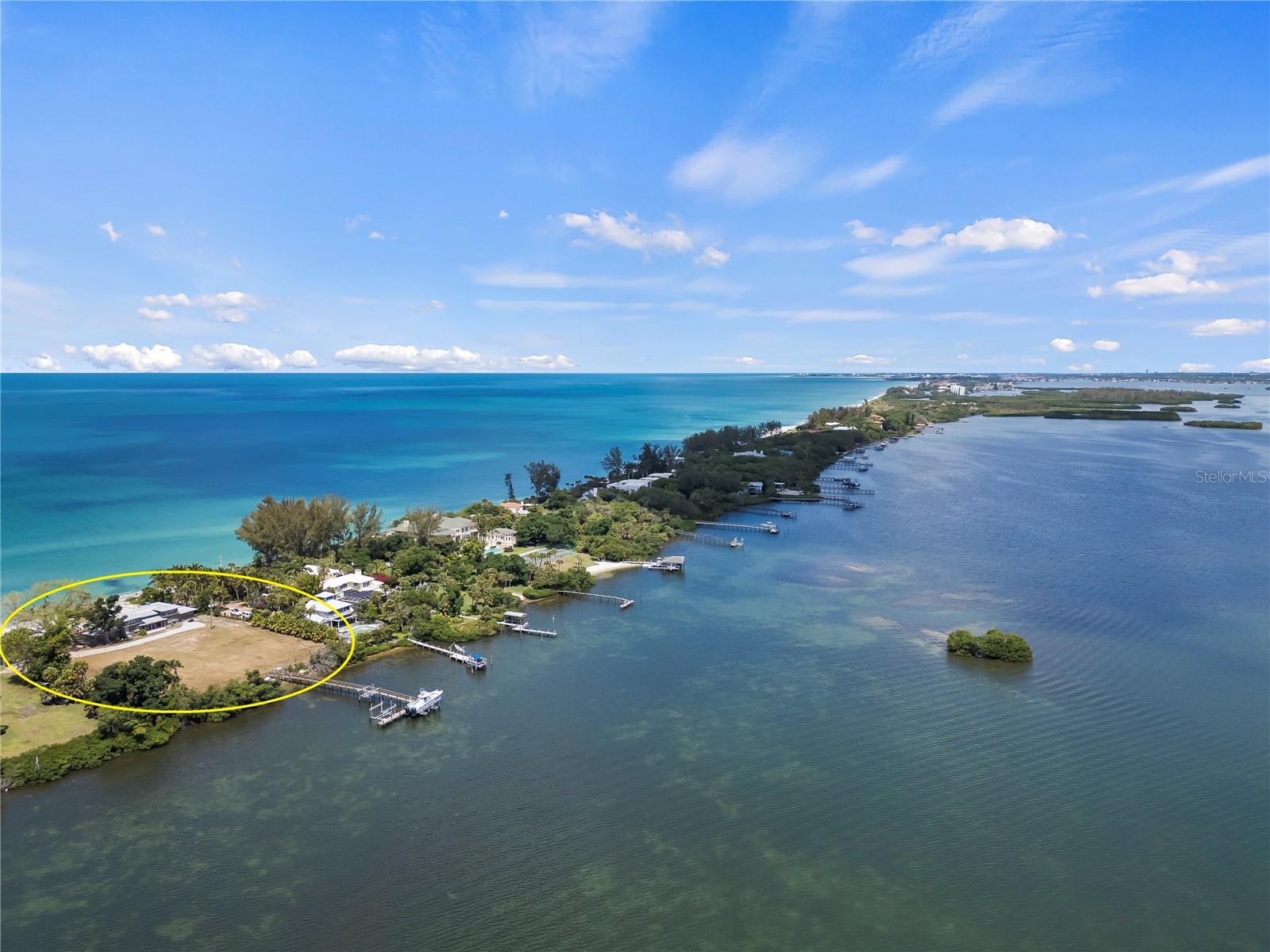 Listing photo id 20 for 608 Casey Key Road