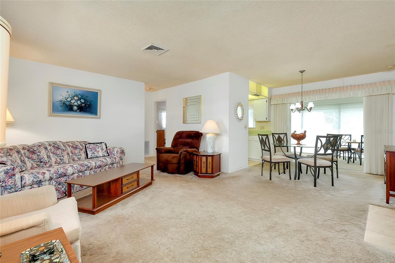 Listing photo id 11 for 472 Circlewood Drive L9