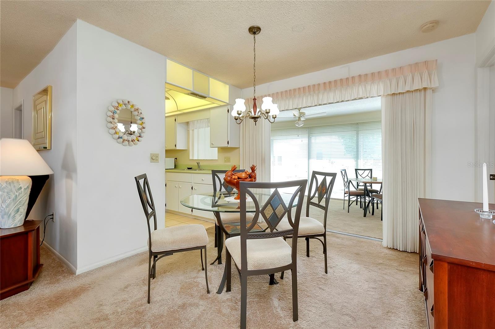 Listing photo id 12 for 472 Circlewood Drive L9
