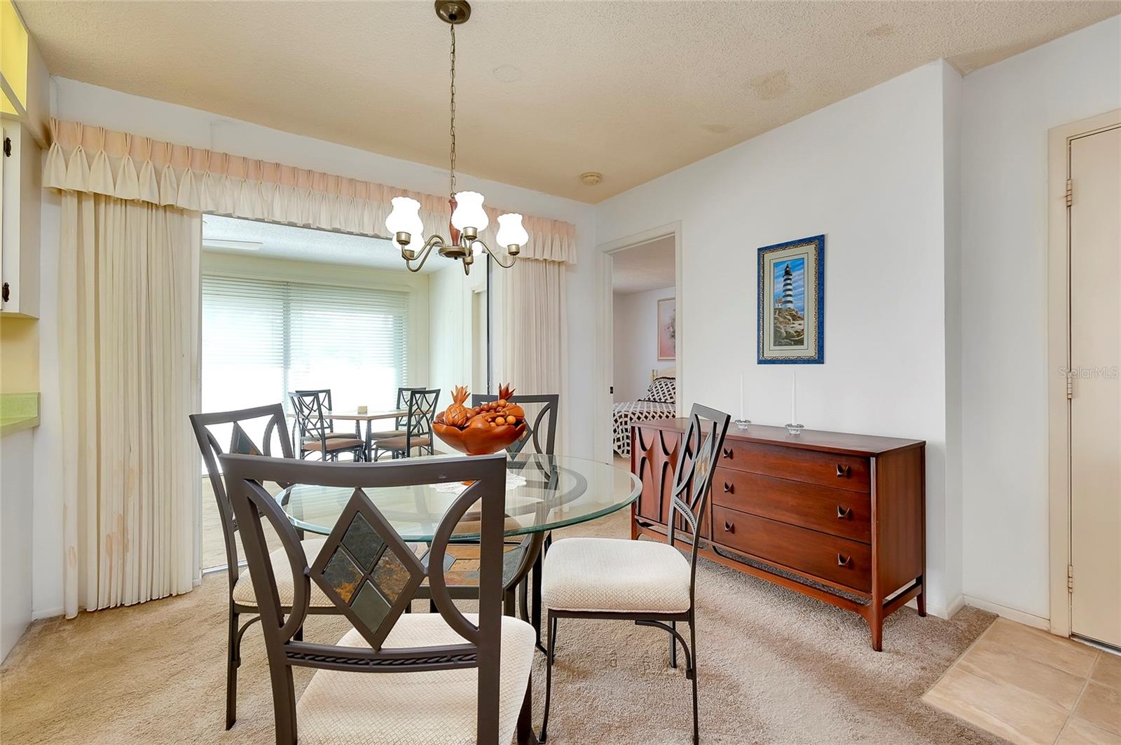 Listing photo id 13 for 472 Circlewood Drive L9