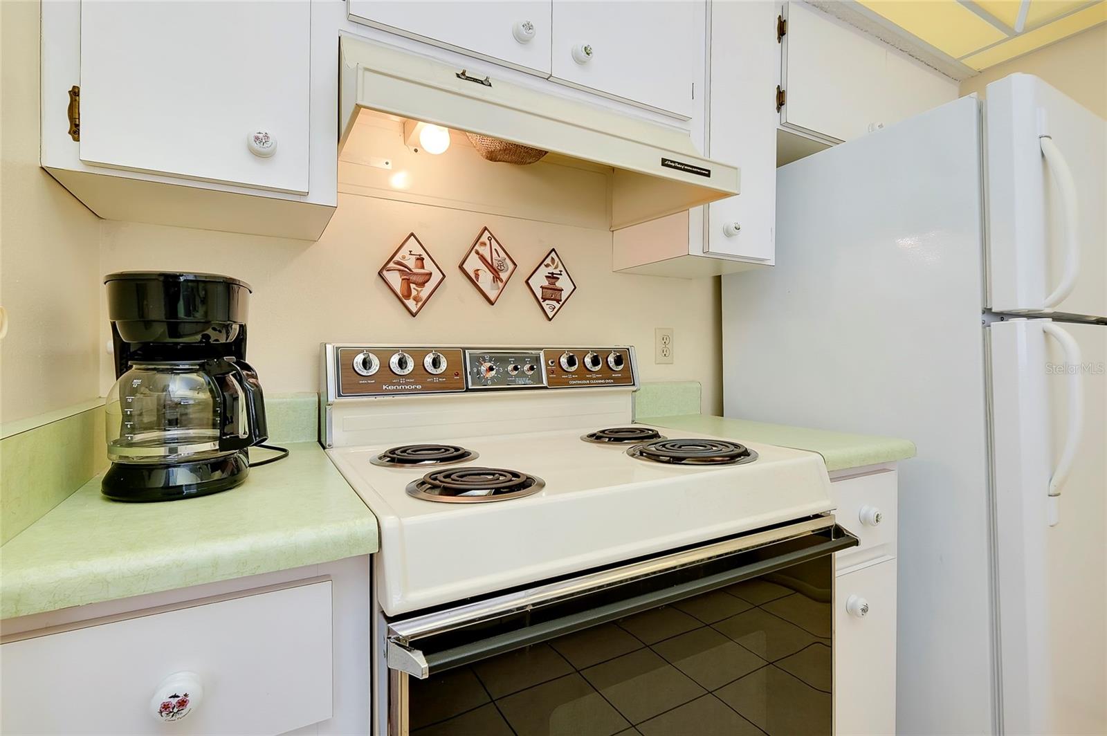 Listing photo id 15 for 472 Circlewood Drive L9
