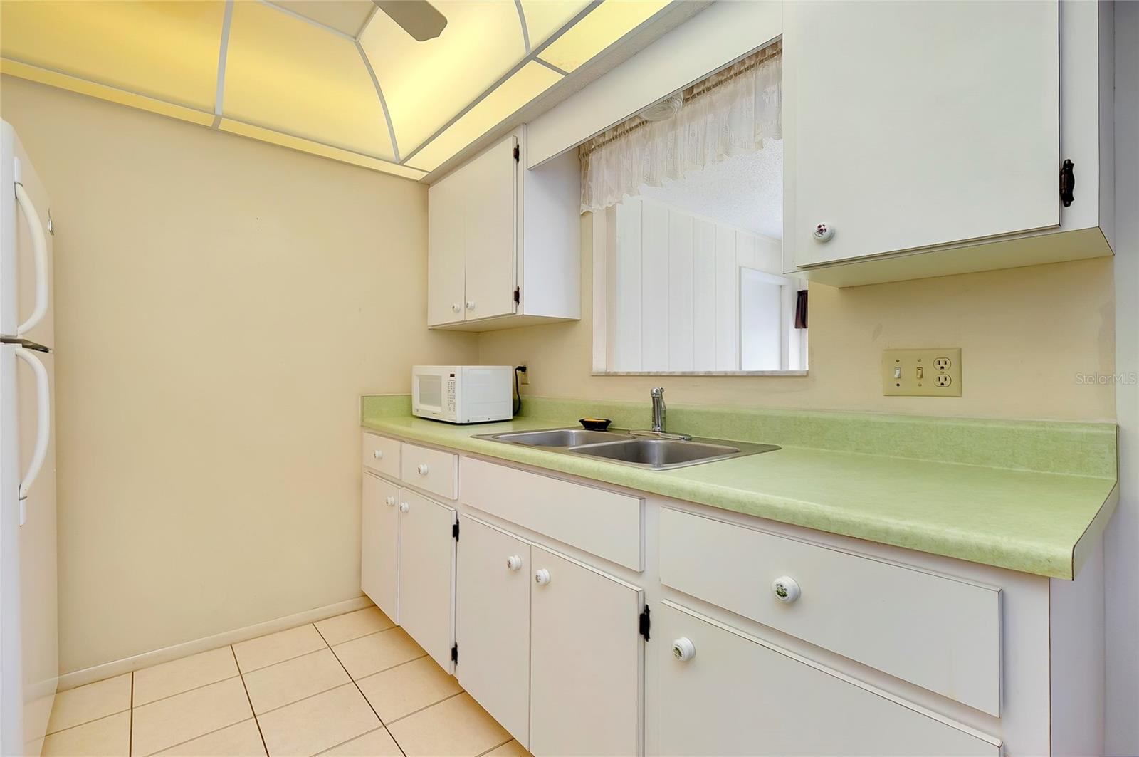 Listing photo id 18 for 472 Circlewood Drive L9
