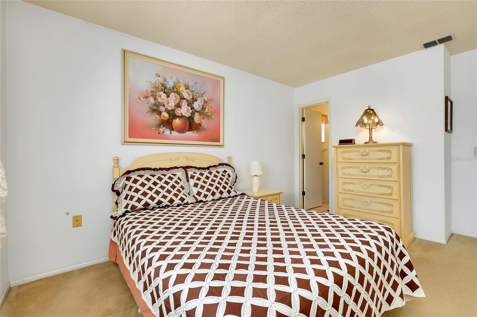 Listing photo id 22 for 472 Circlewood Drive L9