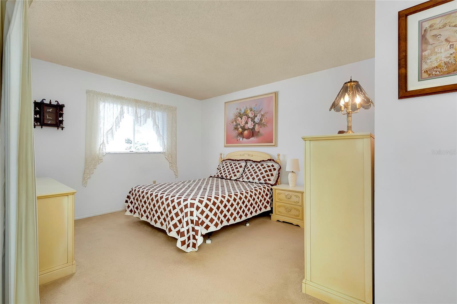 Listing photo id 24 for 472 Circlewood Drive L9