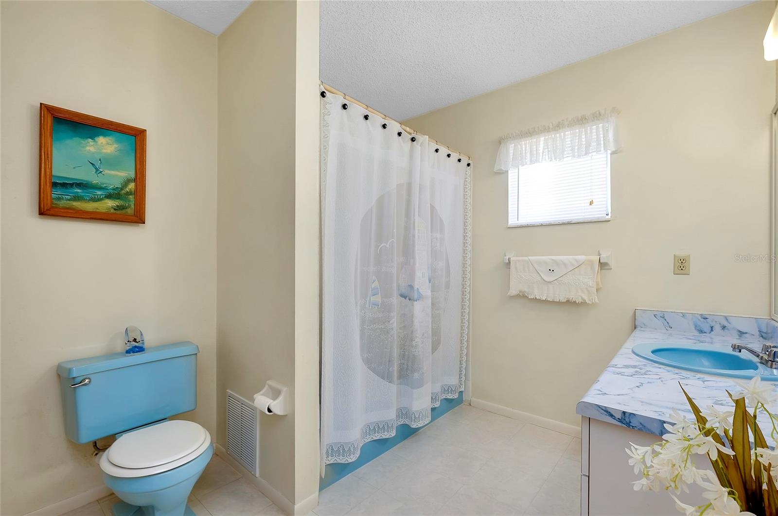 Listing photo id 25 for 472 Circlewood Drive L9