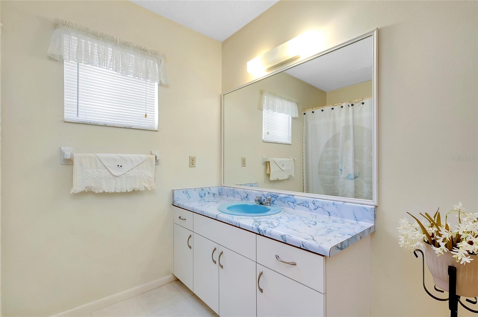 Listing photo id 27 for 472 Circlewood Drive L9