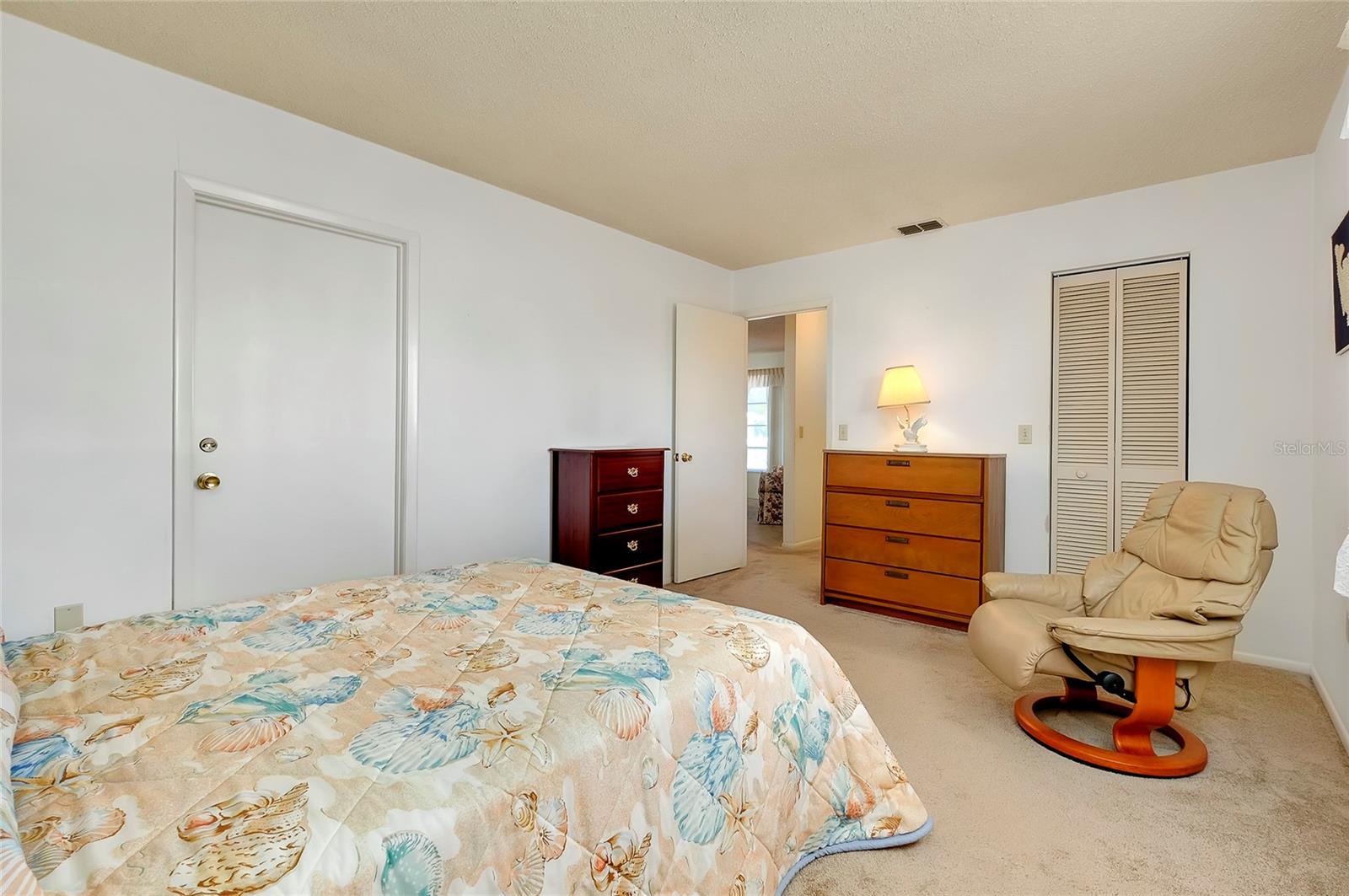 Listing photo id 28 for 472 Circlewood Drive L9