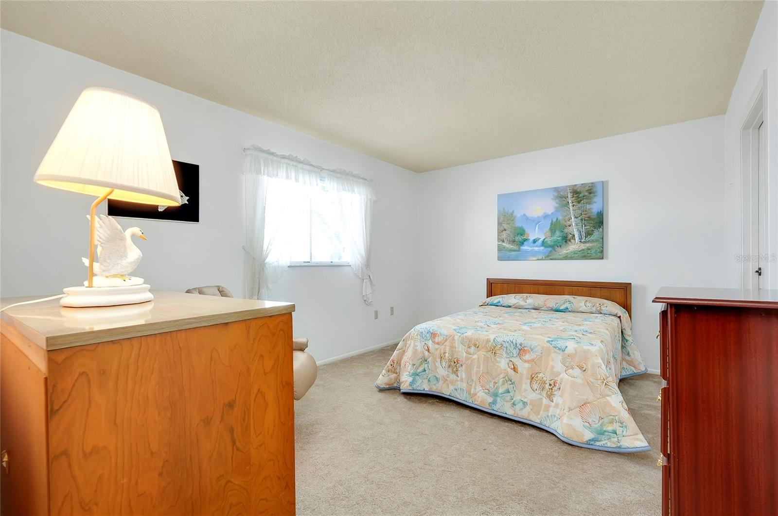 Listing photo id 30 for 472 Circlewood Drive L9