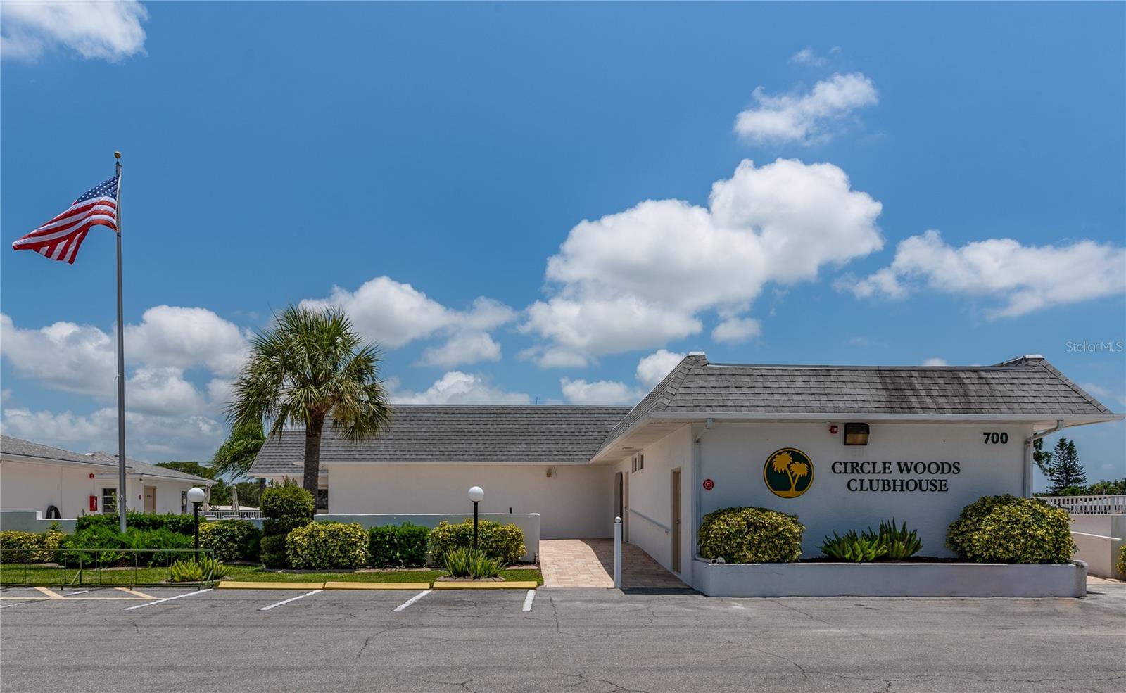 Listing photo id 35 for 472 Circlewood Drive L9