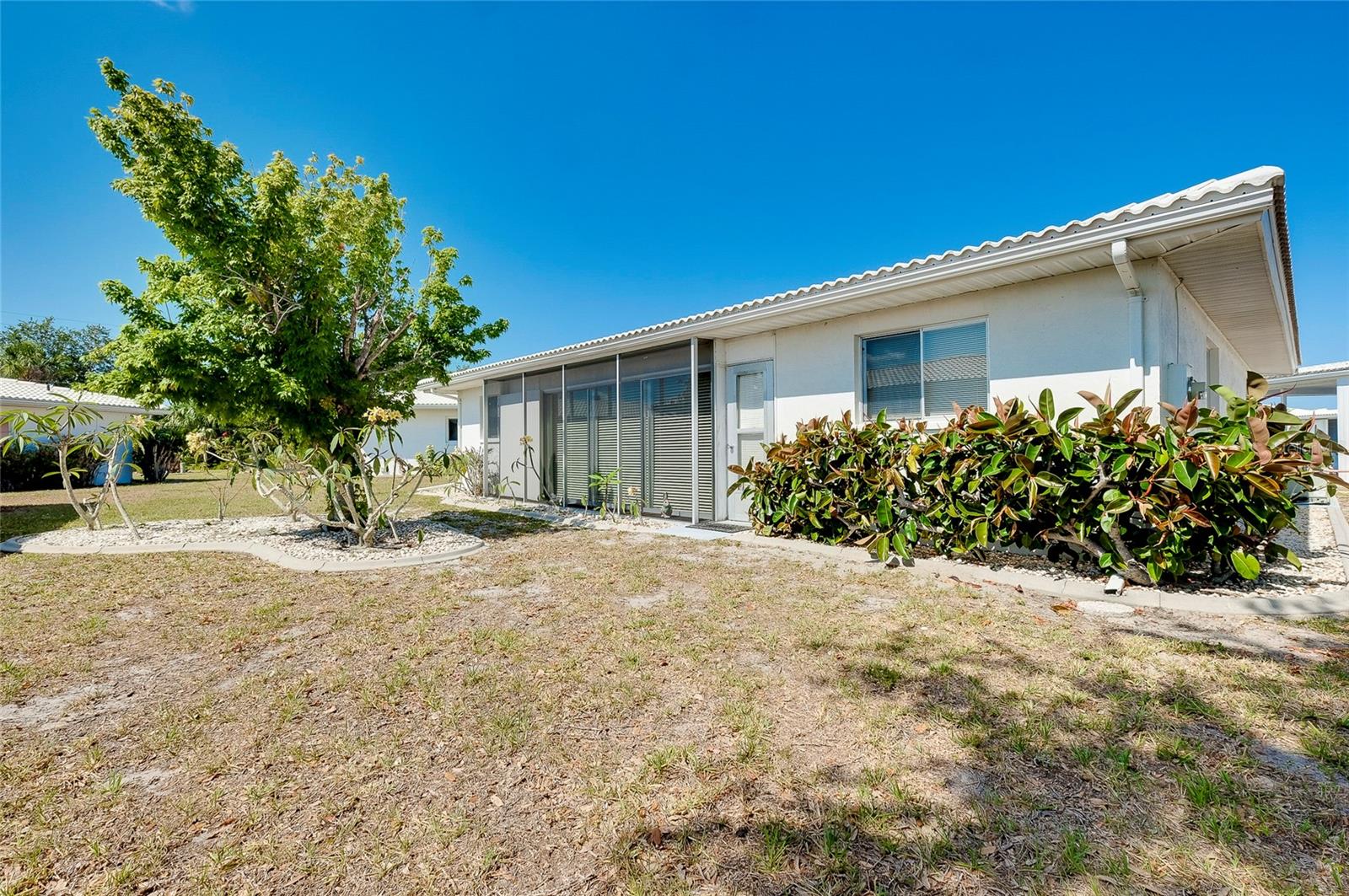 Listing photo id 3 for 472 Circlewood Drive L9