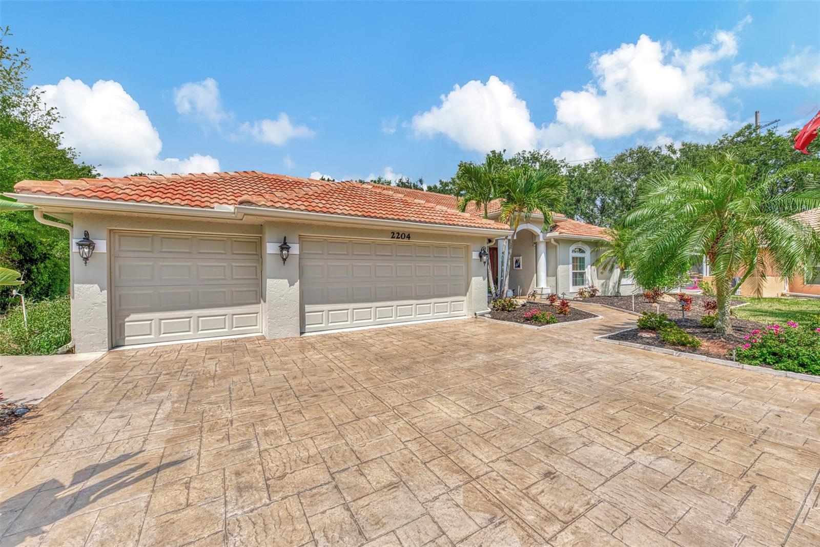 Image 4 of 70 For 2204 Calusa Lakes Boulevard