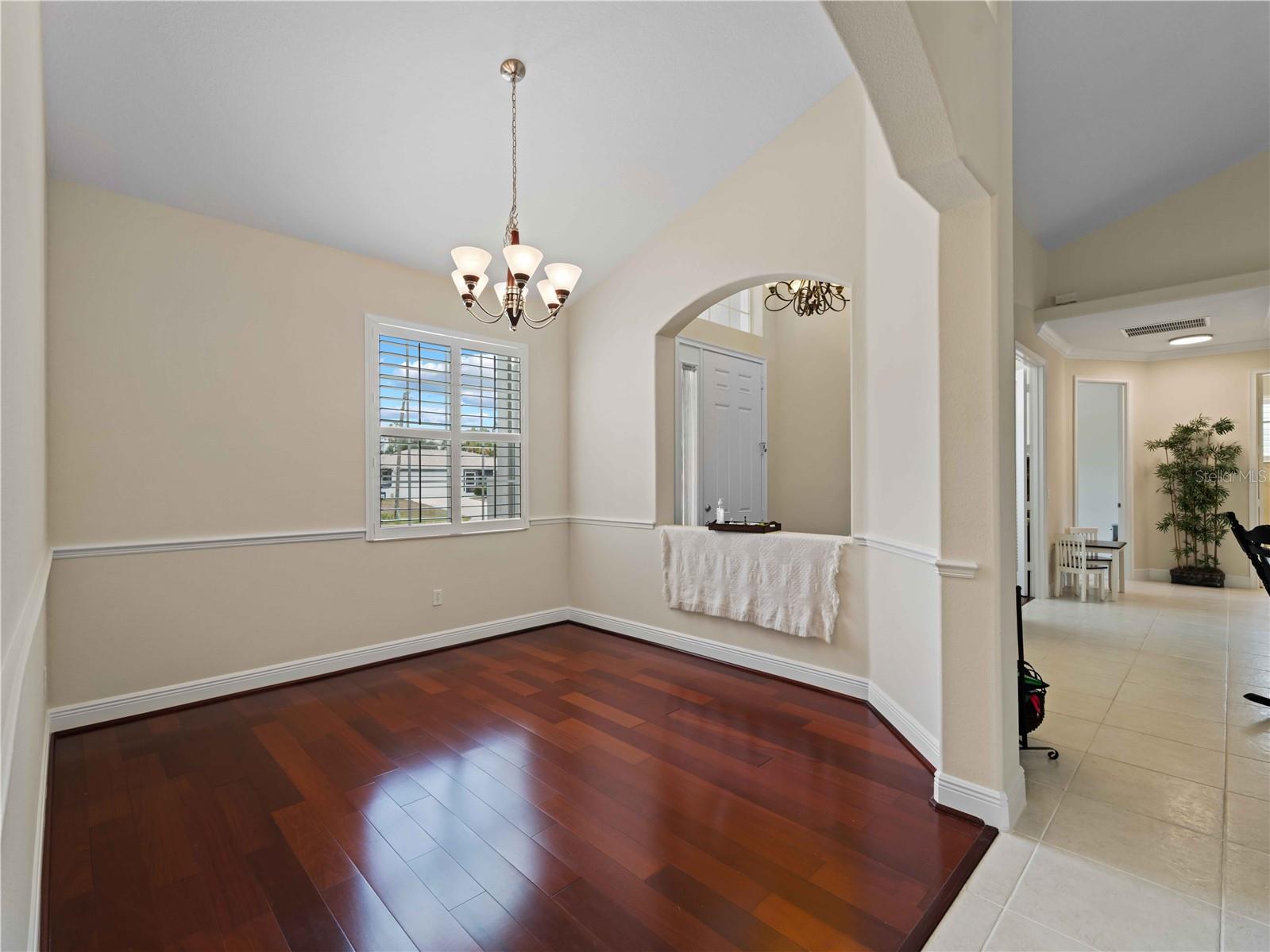 Listing photo id 19 for 4801 Brickell Drive