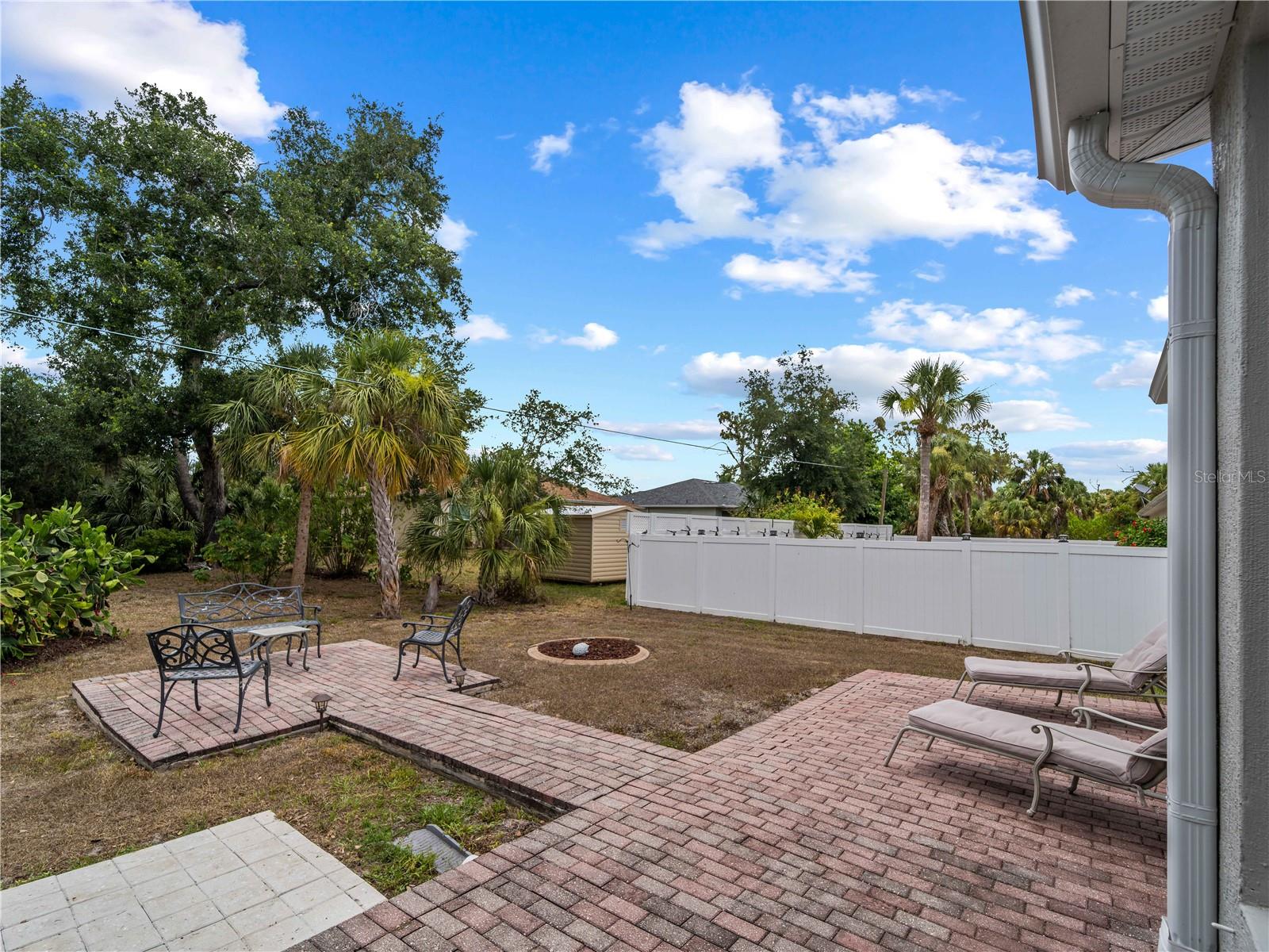 Listing photo id 40 for 4801 Brickell Drive