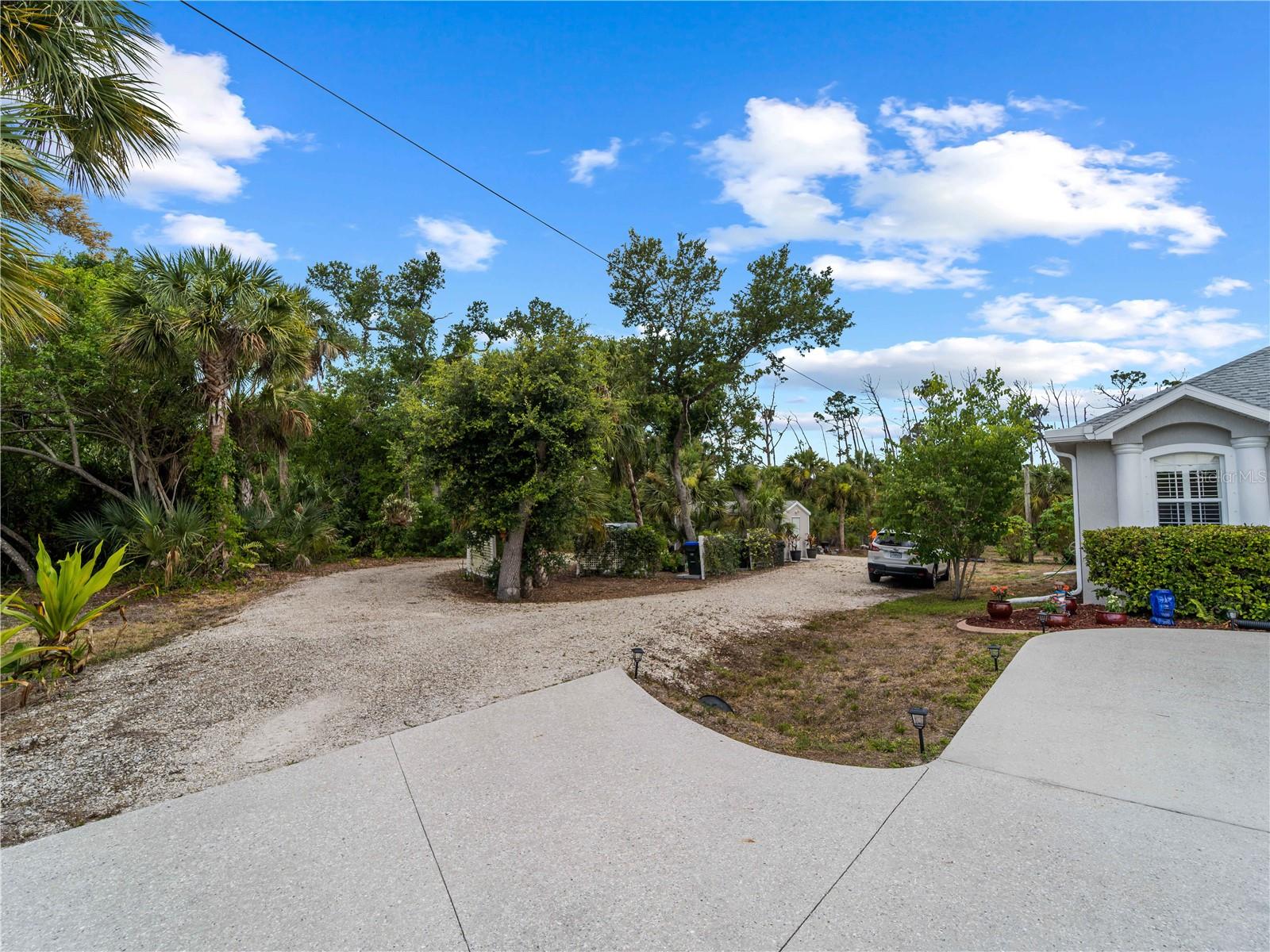 Listing photo id 3 for 4801 Brickell Drive