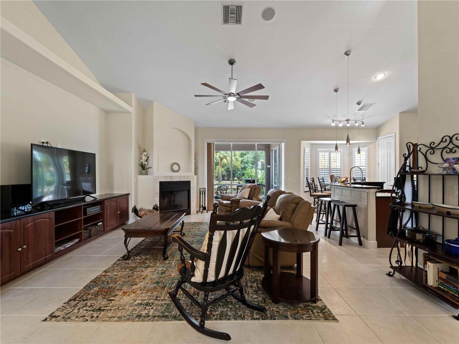 Listing photo id 6 for 4801 Brickell Drive