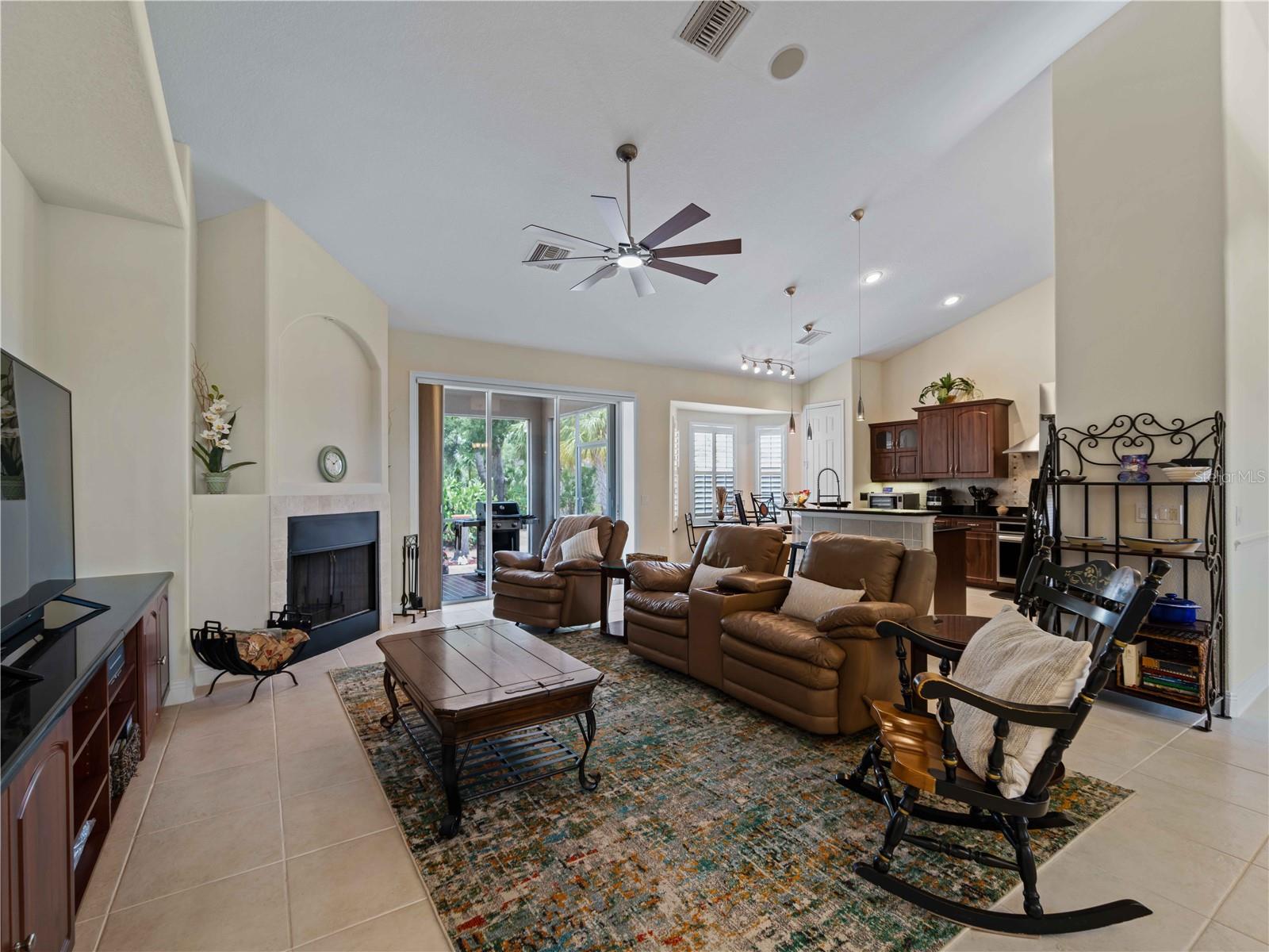 Listing photo id 7 for 4801 Brickell Drive