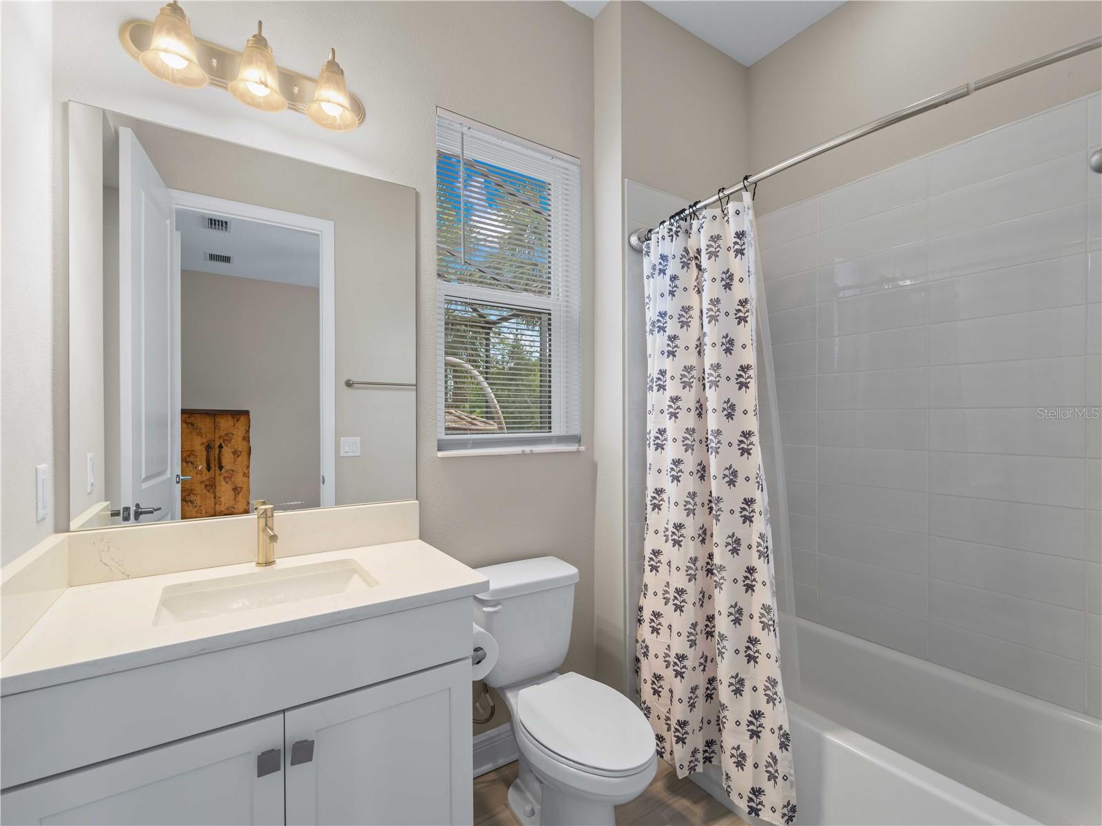 Listing photo id 28 for 6137 Lungo Lago Drive