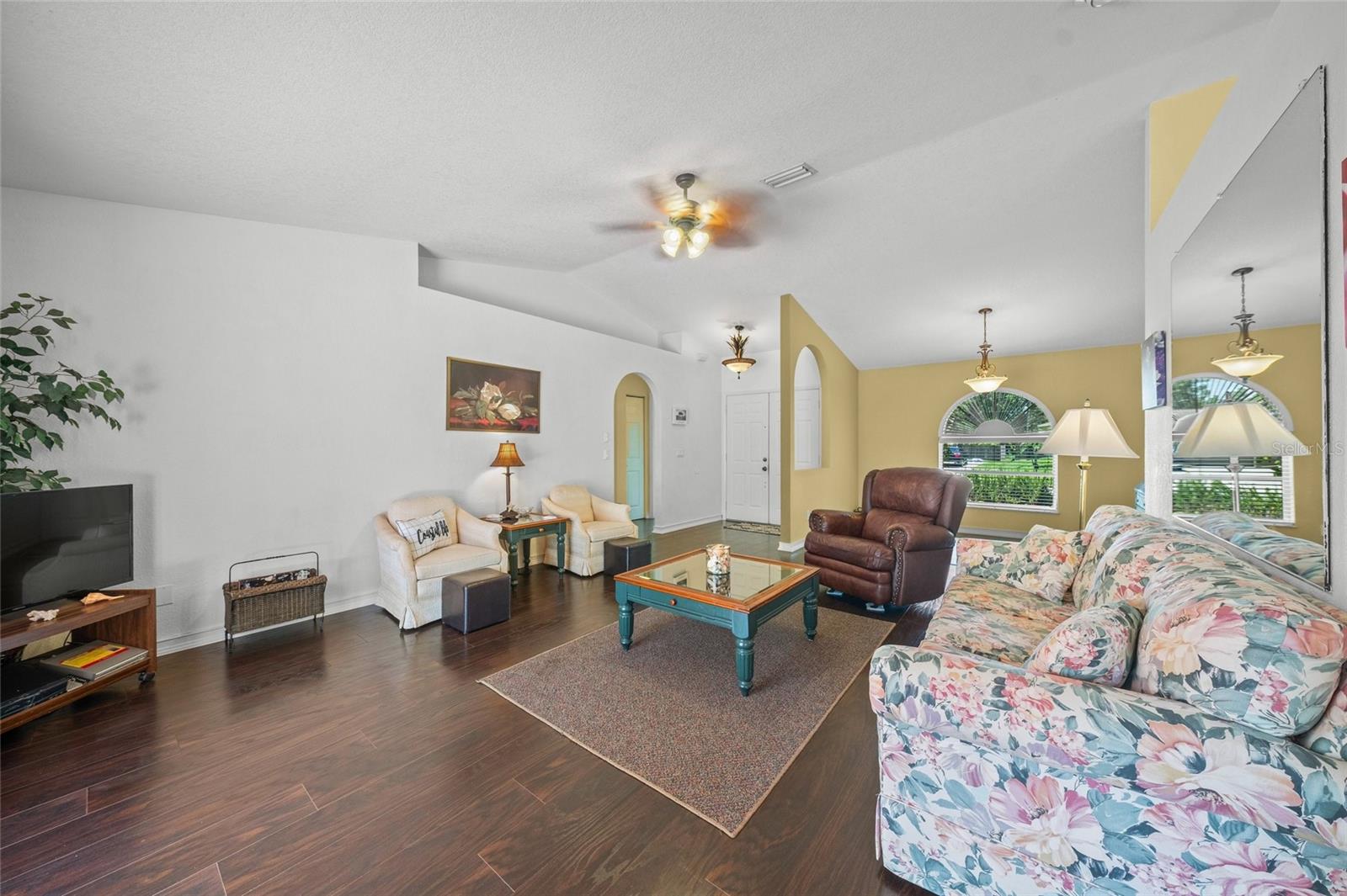 Listing photo id 11 for 4619 Flint Drive