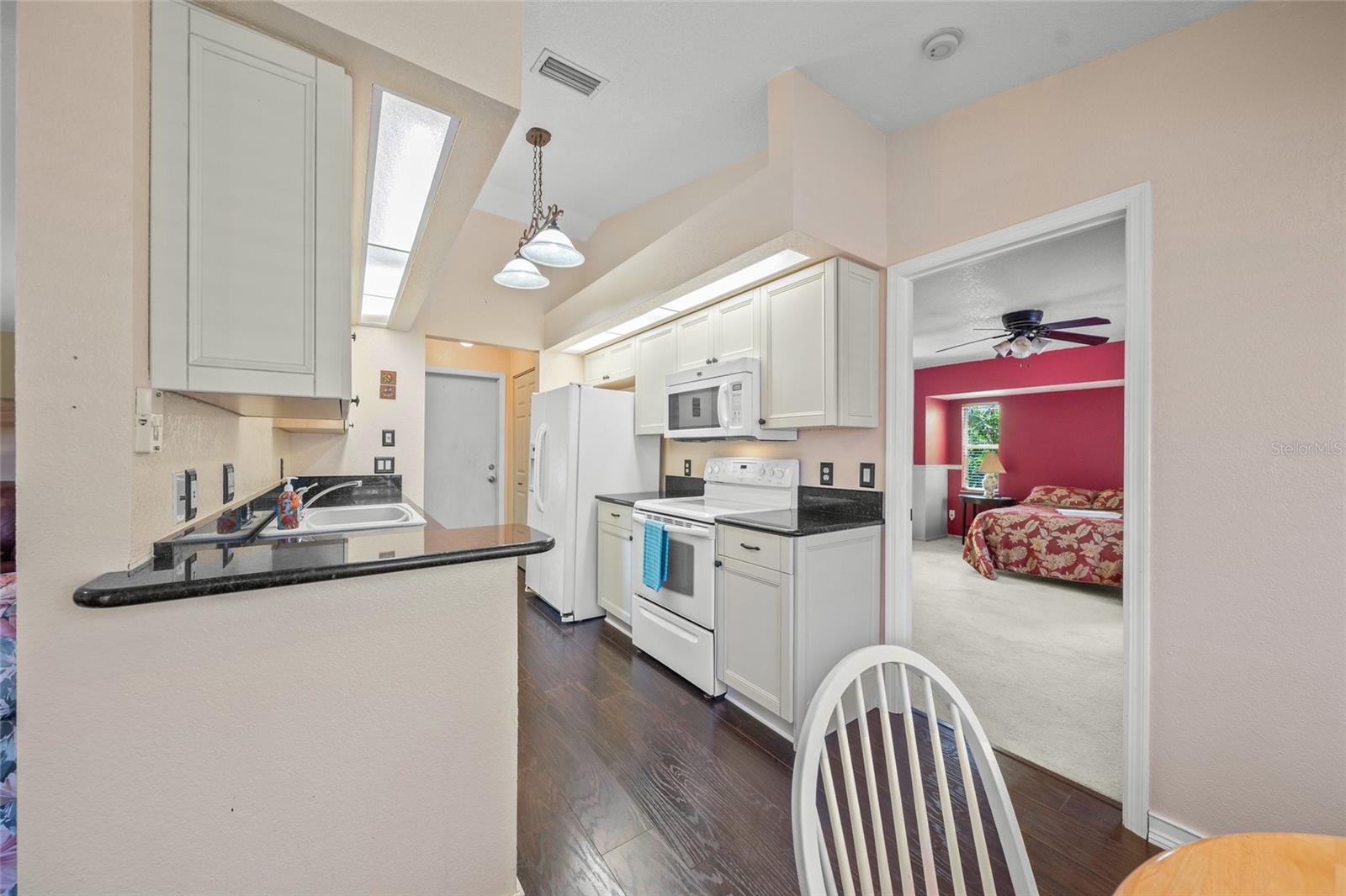 Listing photo id 14 for 4619 Flint Drive