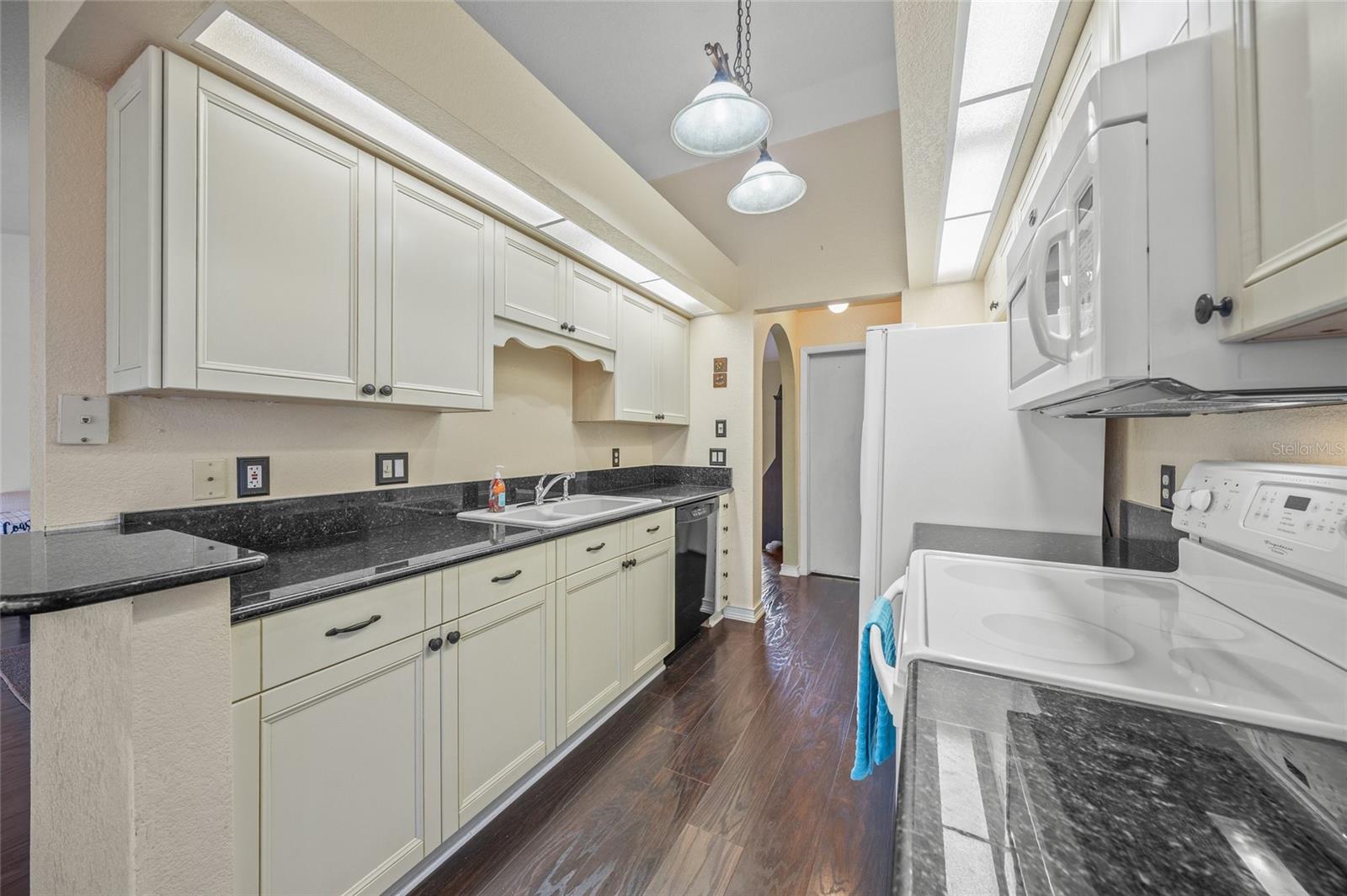 Listing photo id 15 for 4619 Flint Drive