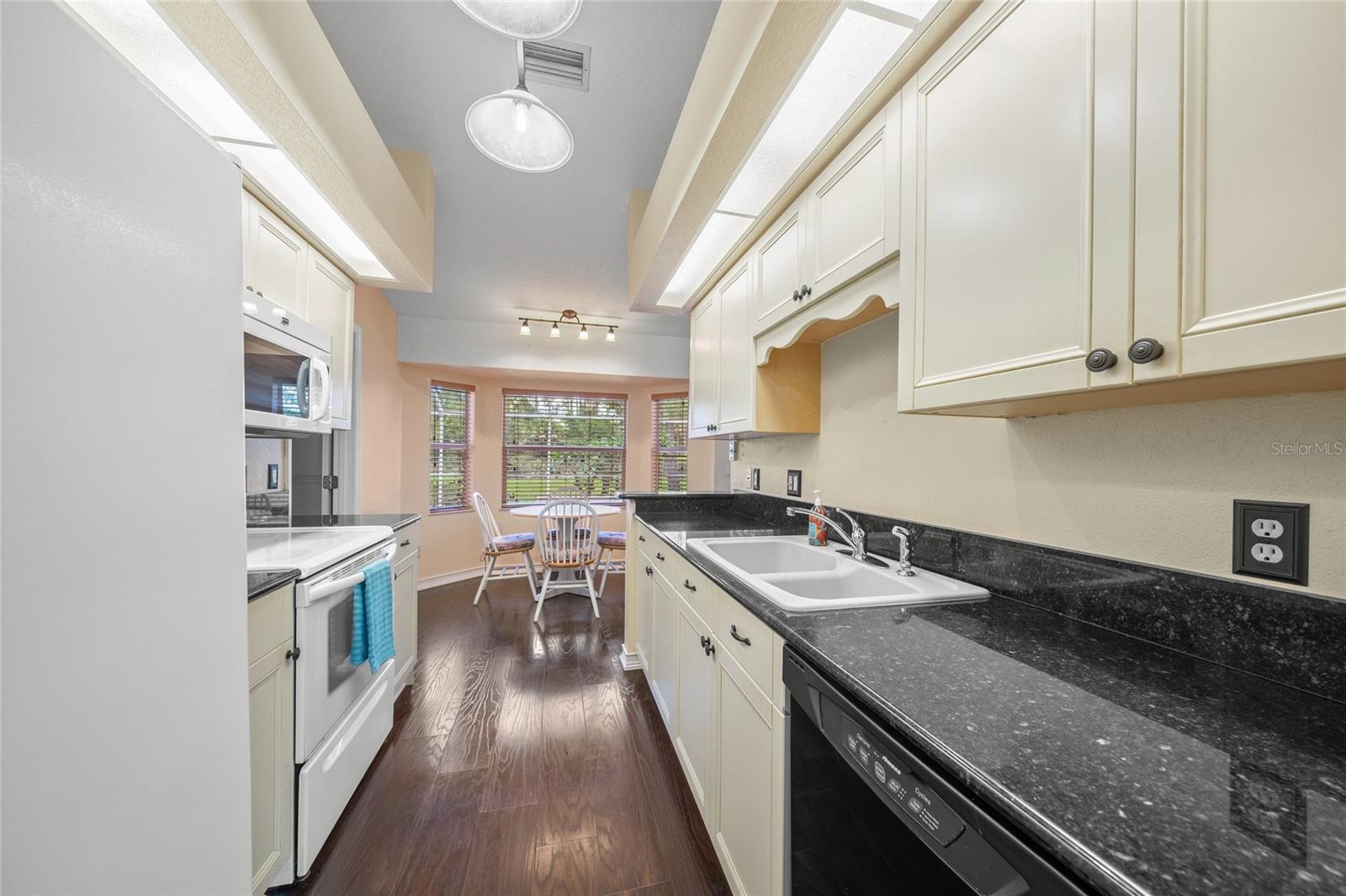 Listing photo id 16 for 4619 Flint Drive