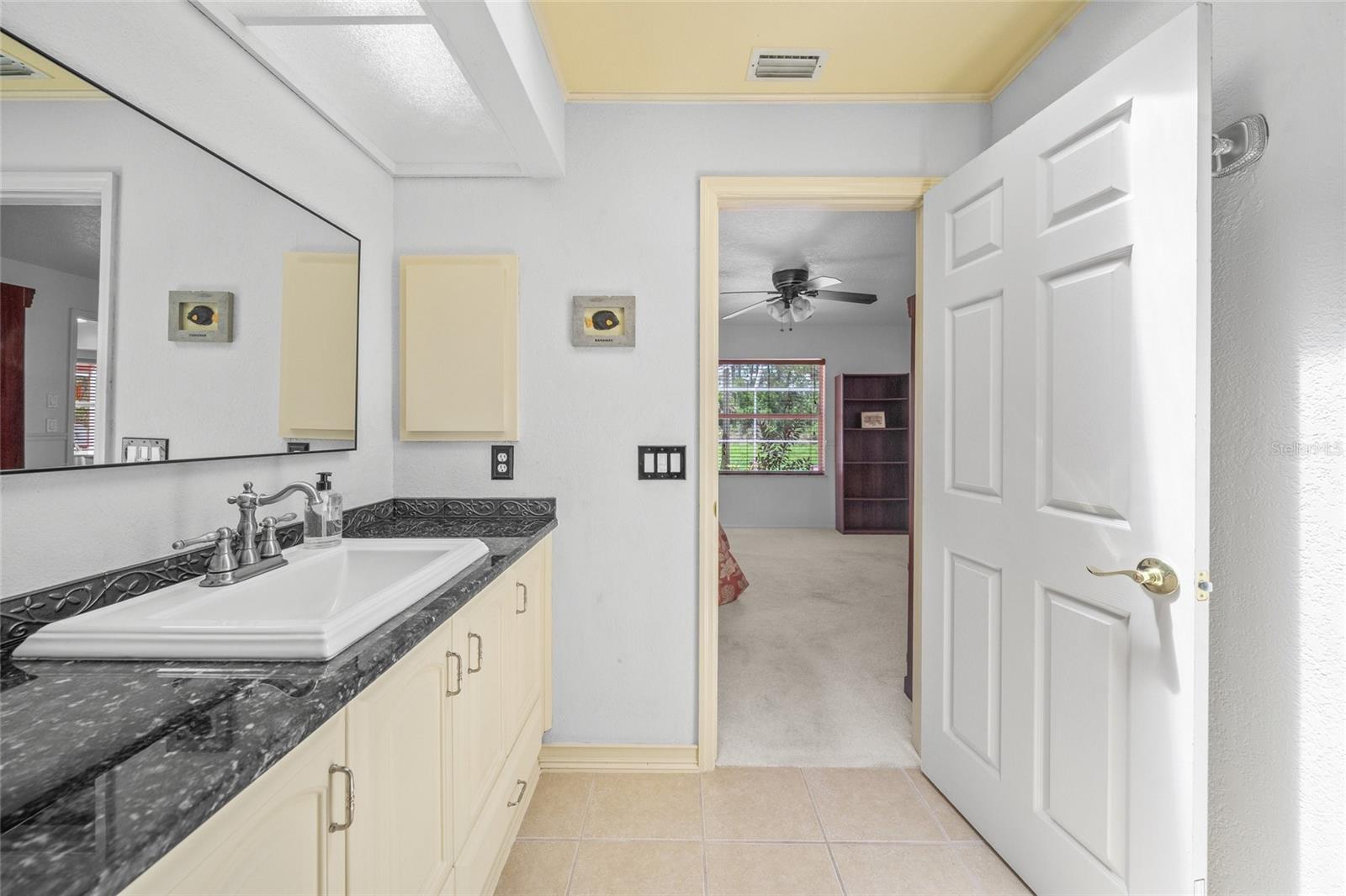 Listing photo id 21 for 4619 Flint Drive