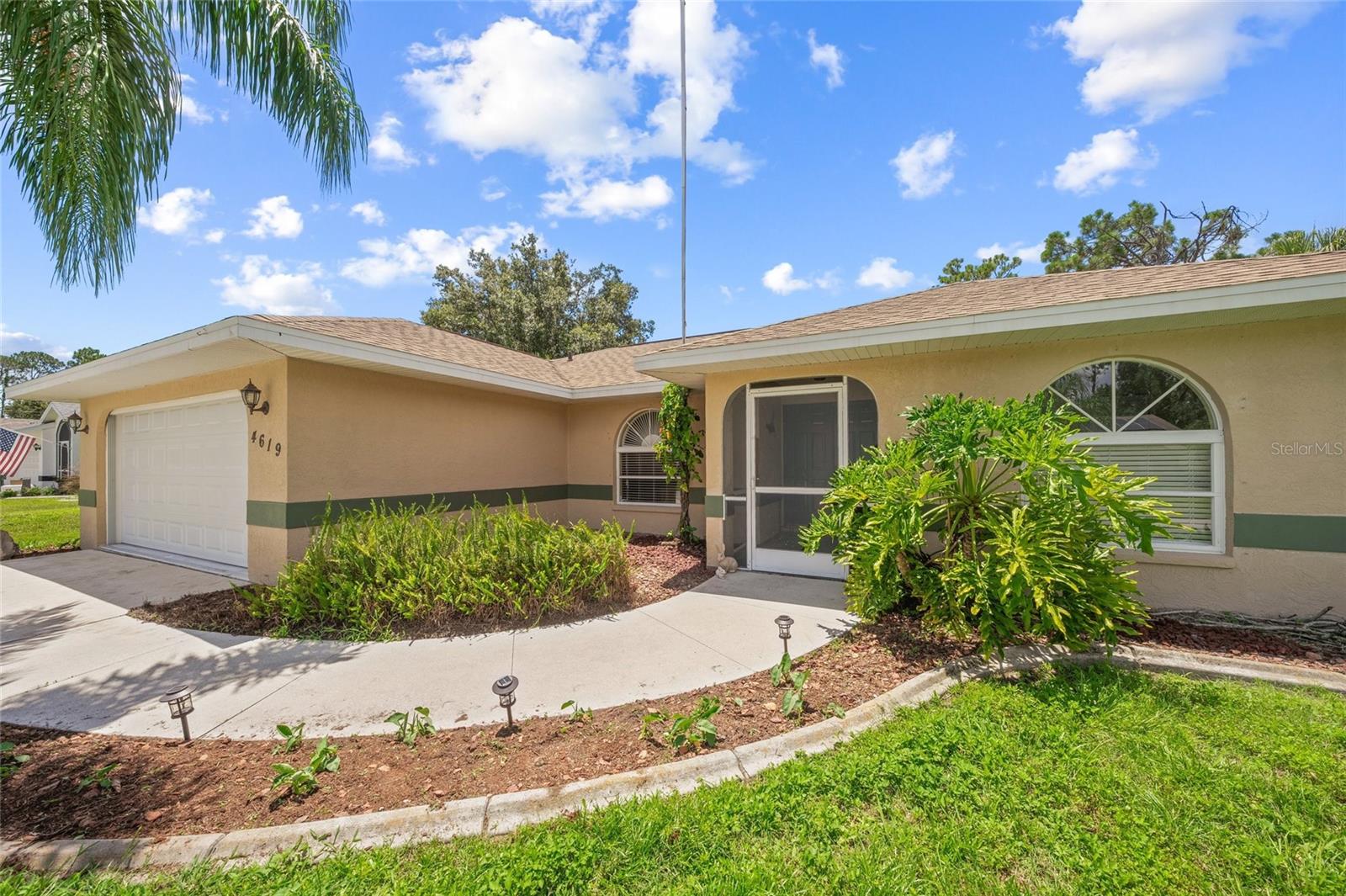 Listing photo id 4 for 4619 Flint Drive