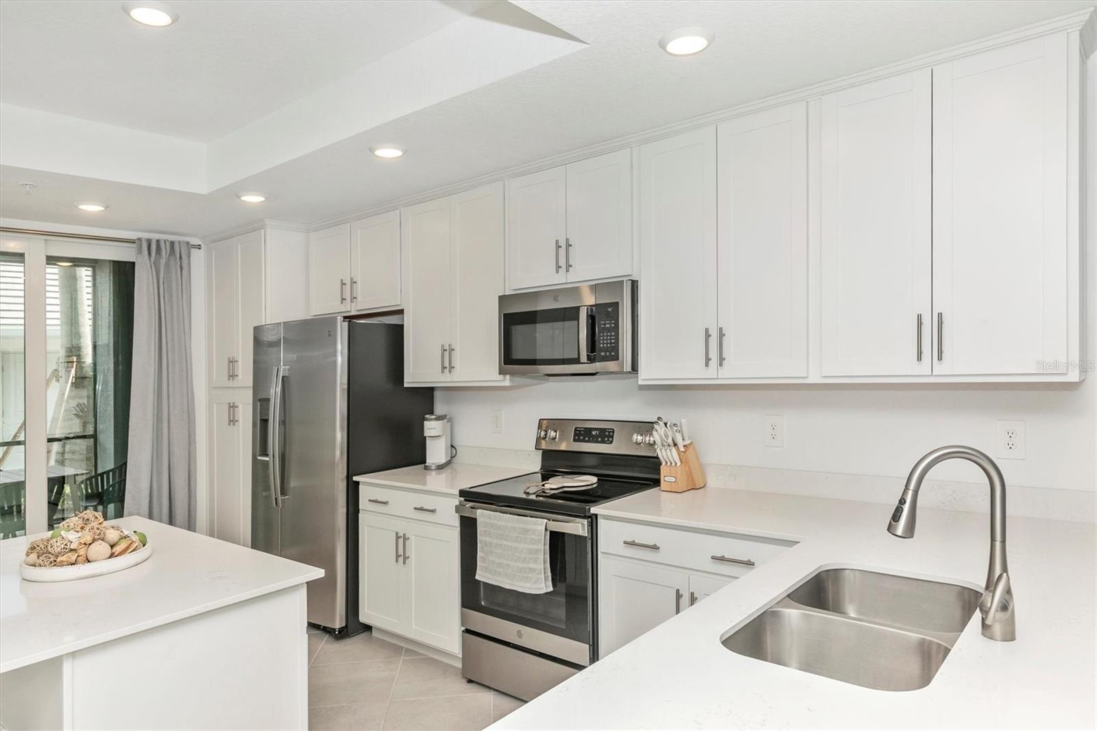 Image 10 of 99 For 12520 Galapagos Street 107