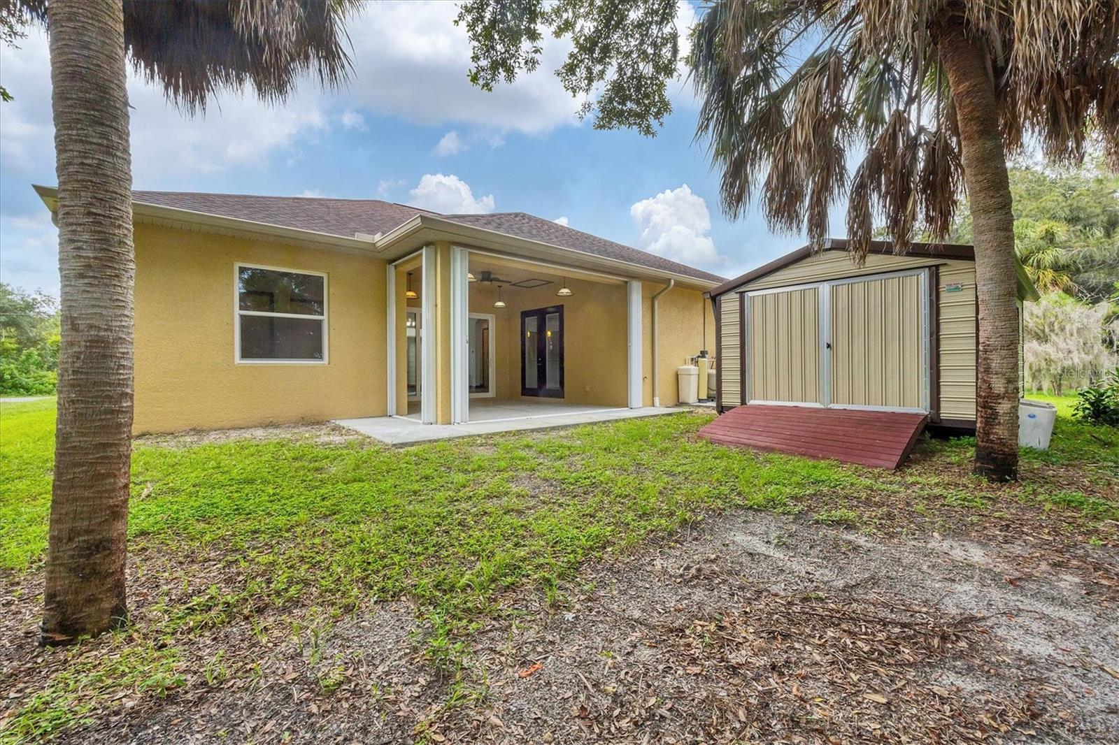 Listing photo id 30 for 431 Sevilla Street