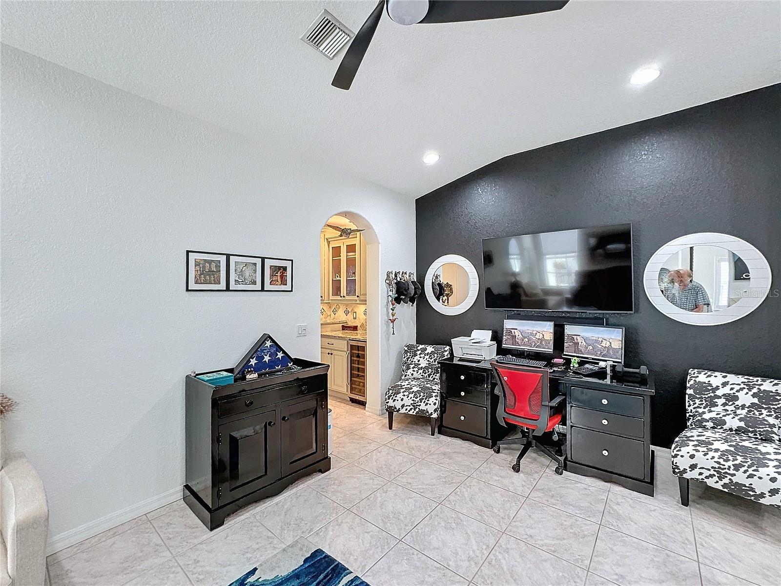 Listing photo id 27 for 211 Reclinata Circle