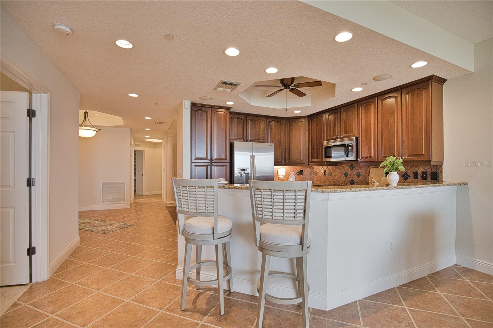 Listing photo id 12 for 6360 Watercrest Way 203