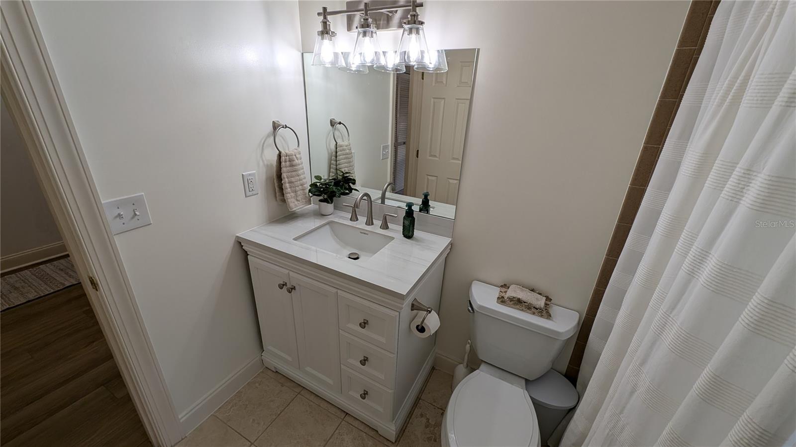 Listing photo id 11 for 2521 Northway Drive