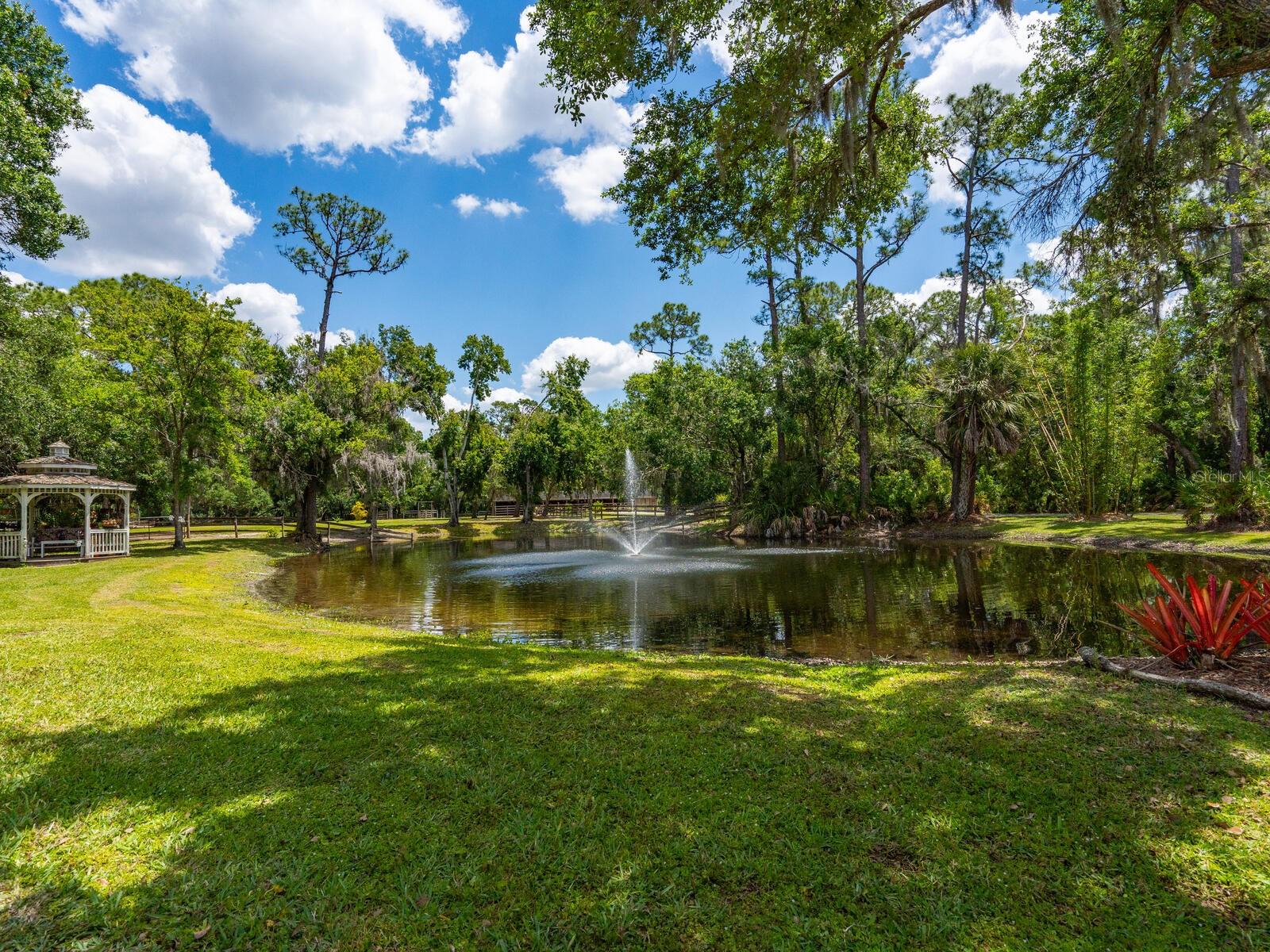 Listing photo id 48 for 6301 Gator Creek Boulevard