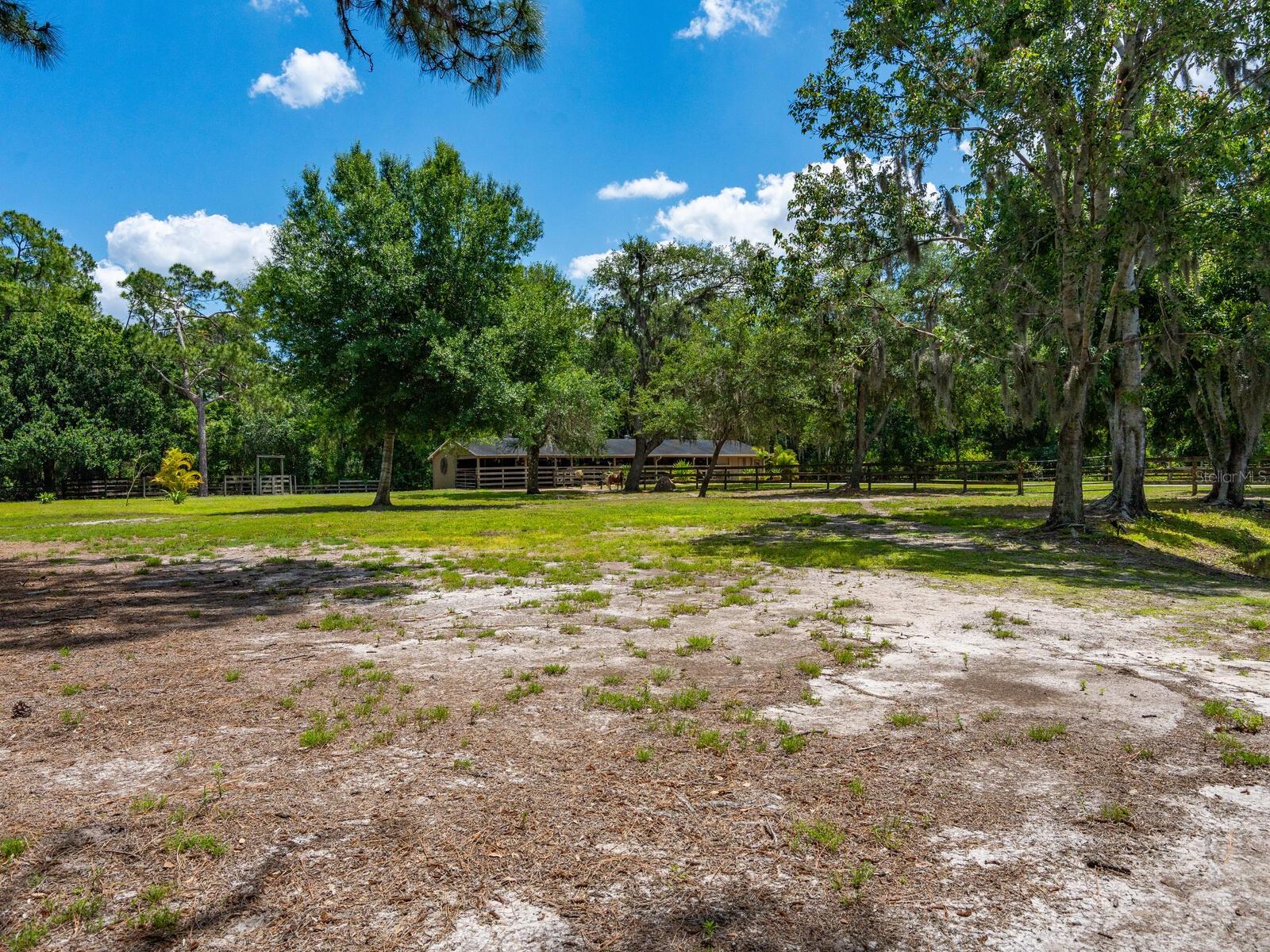 Listing photo id 62 for 6301 Gator Creek Boulevard