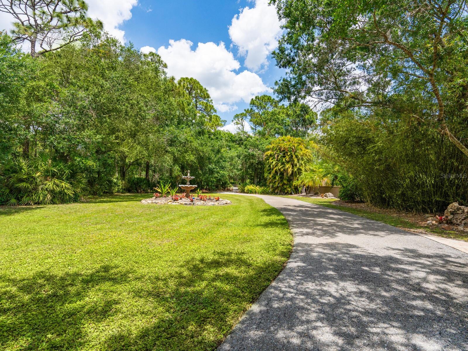 Listing photo id 74 for 6301 Gator Creek Boulevard