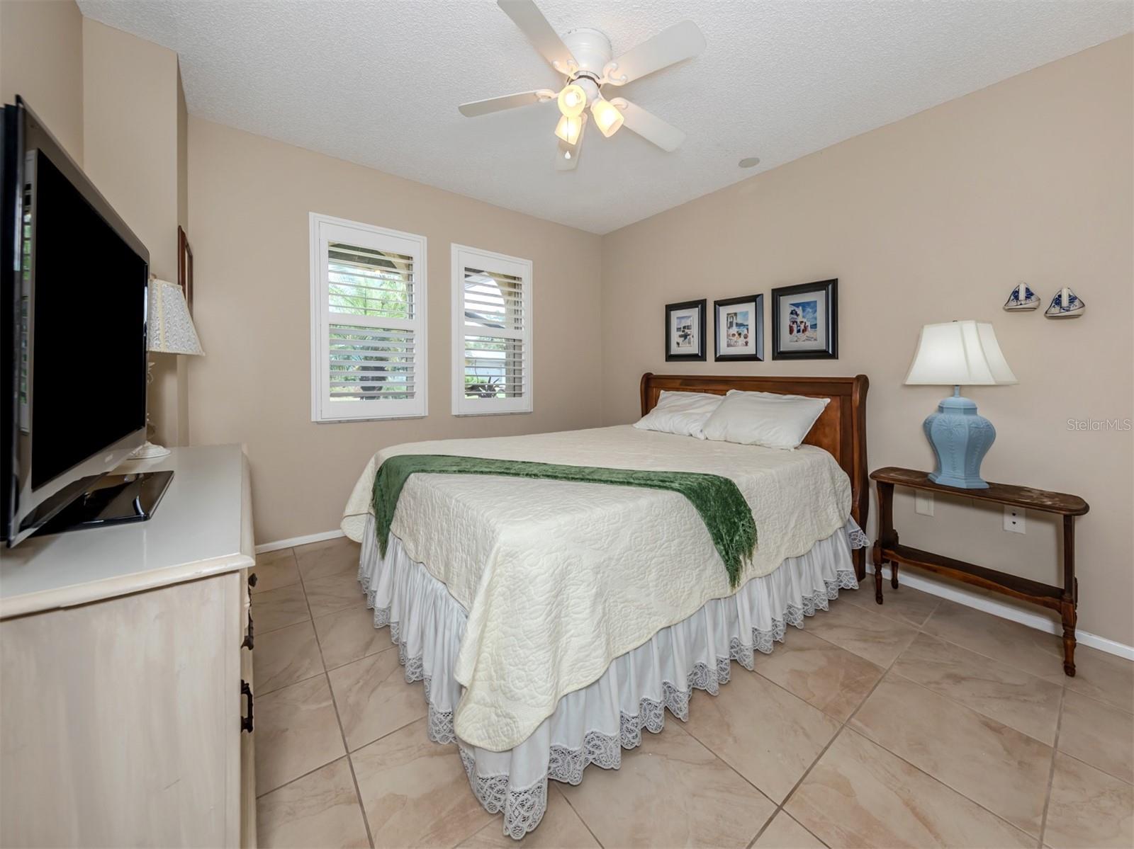 Listing photo id 22 for 429 Darling Drive