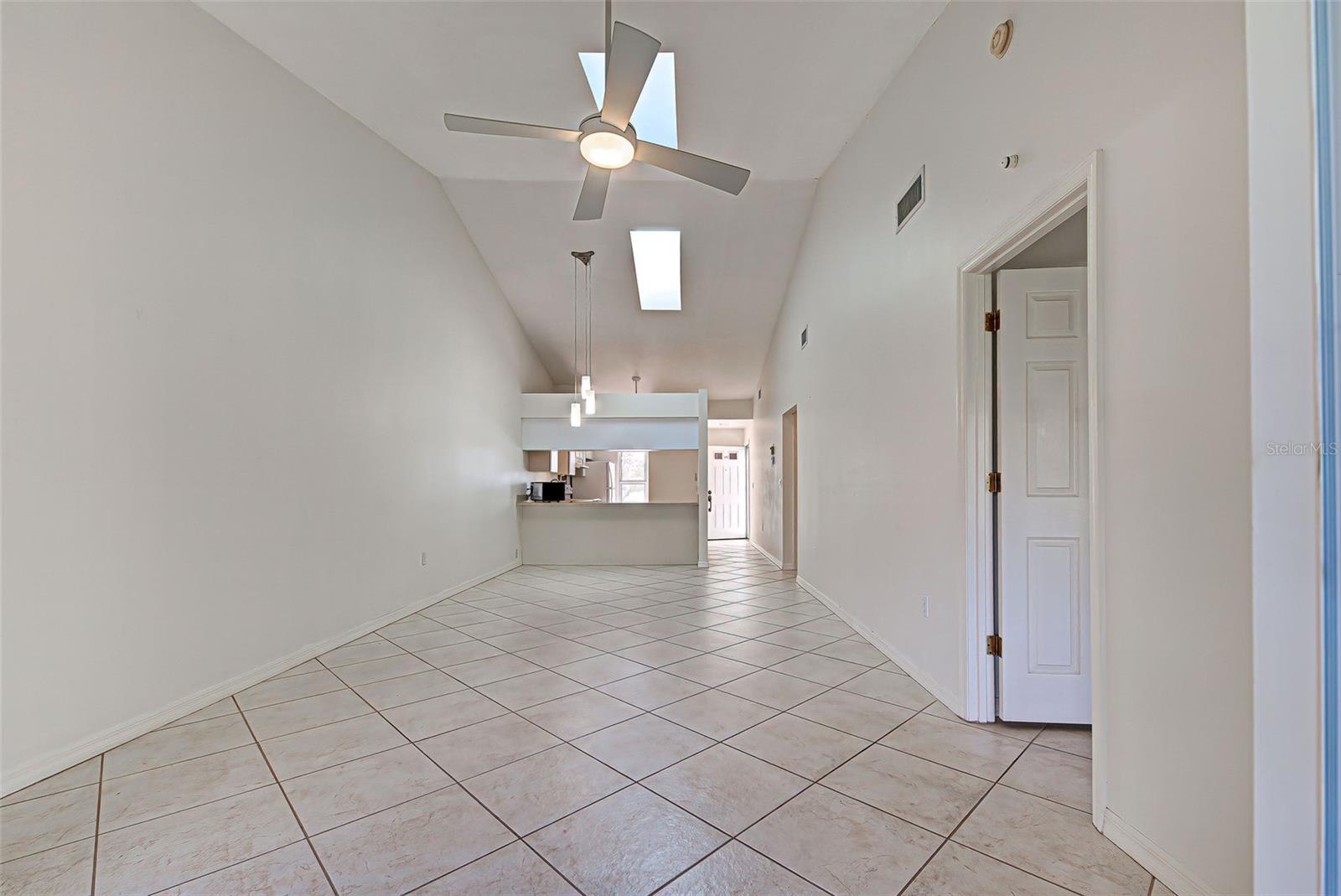 Image 11 of 58 For 1041 Capri Isles Boulevard 209