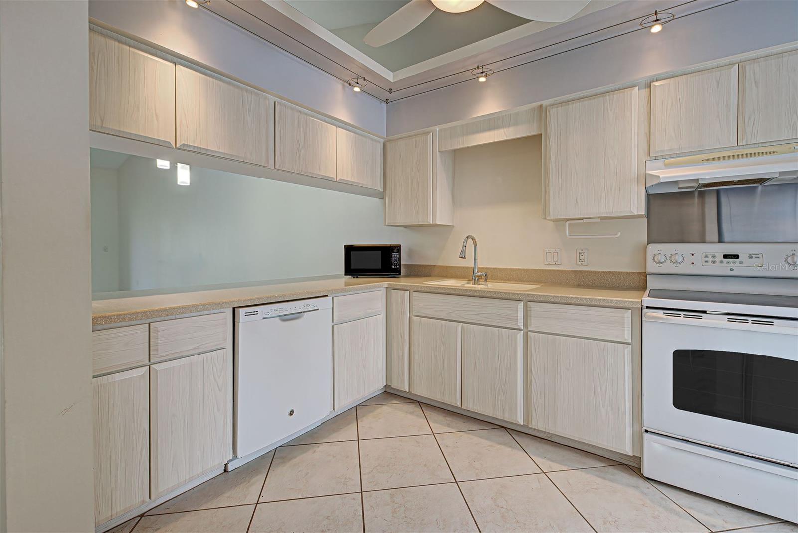 Image 16 of 58 For 1041 Capri Isles Boulevard 209