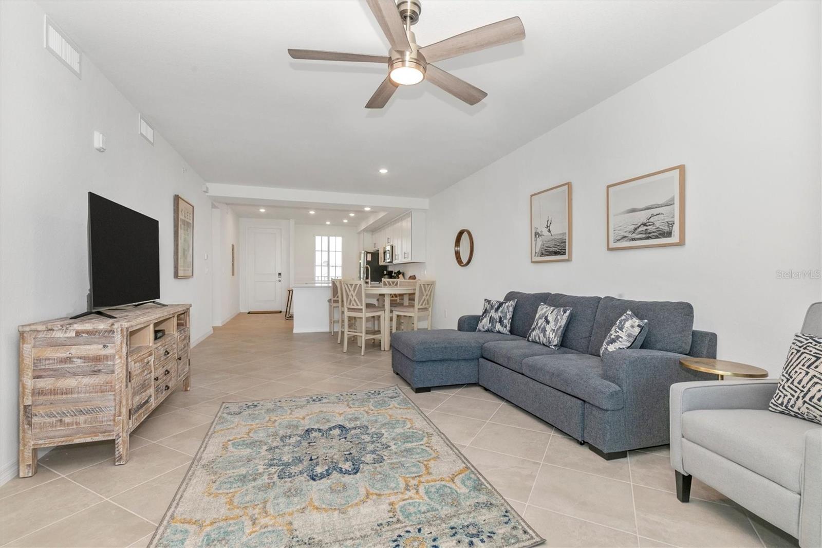 Image 21 of 100 For 12320 Wellen Golf Street 204