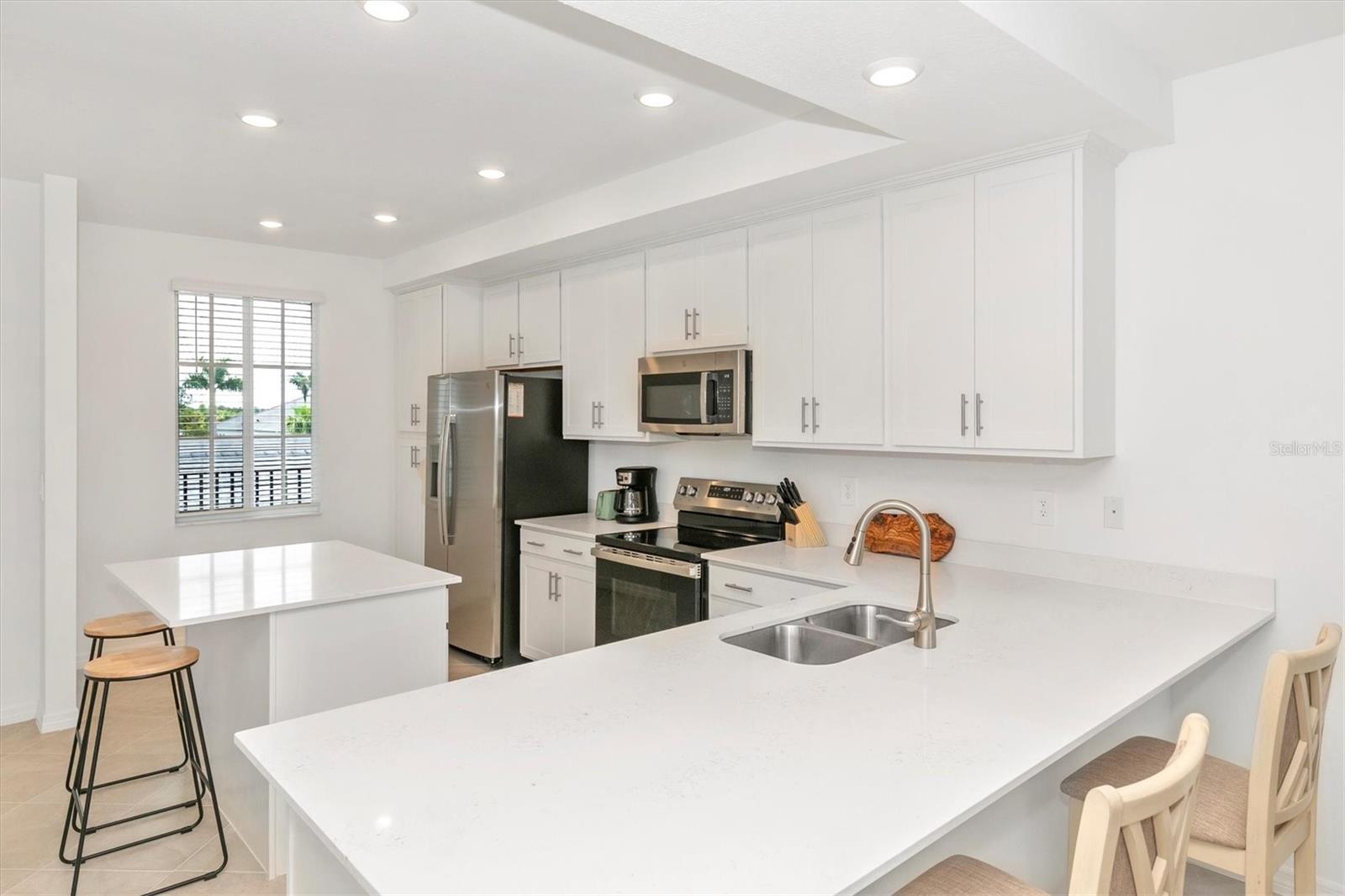 Image 4 of 100 For 12320 Wellen Golf Street 204