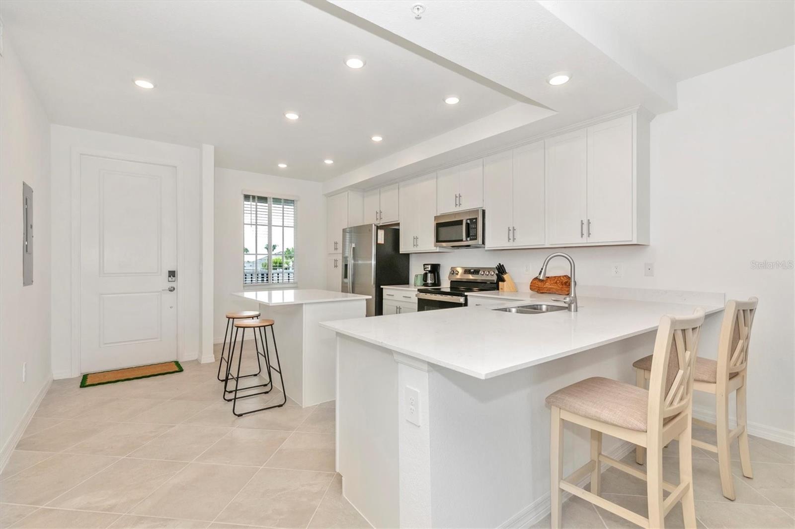 Image 8 of 100 For 12320 Wellen Golf Street 204