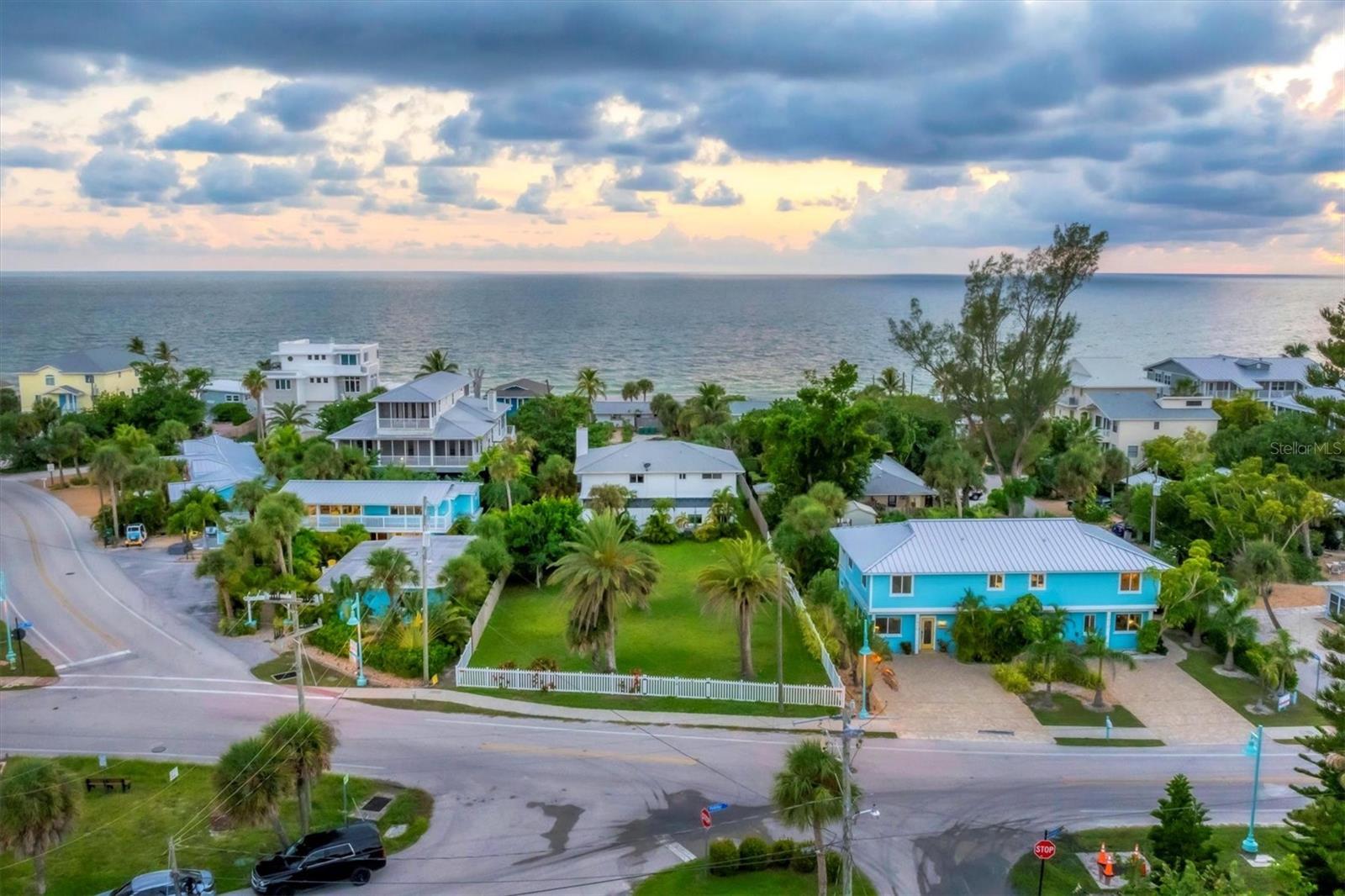 Listing photo id 2 for 1288 & 1290 Shore View Drive