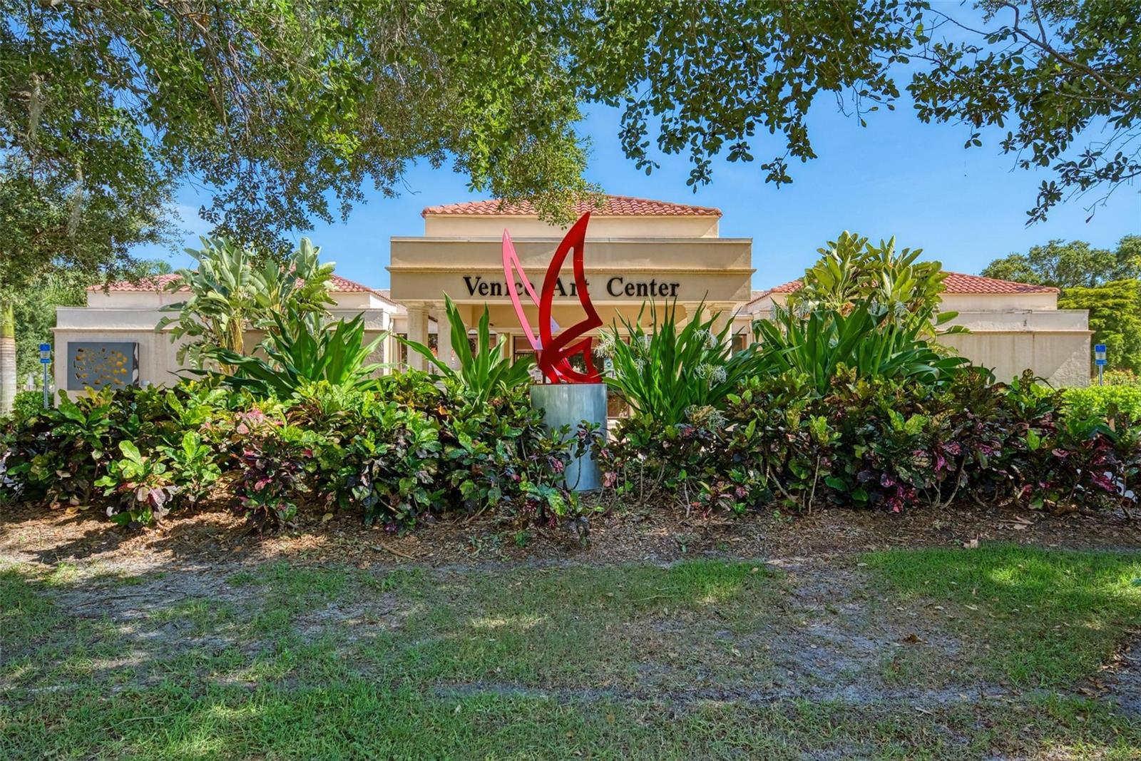 Listing photo id 61 for 507 Tamiami Trail N 402