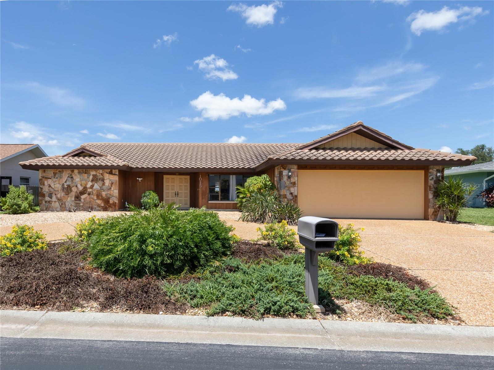 Details for 1015 Cypress Point Drive, VENICE, FL 34293