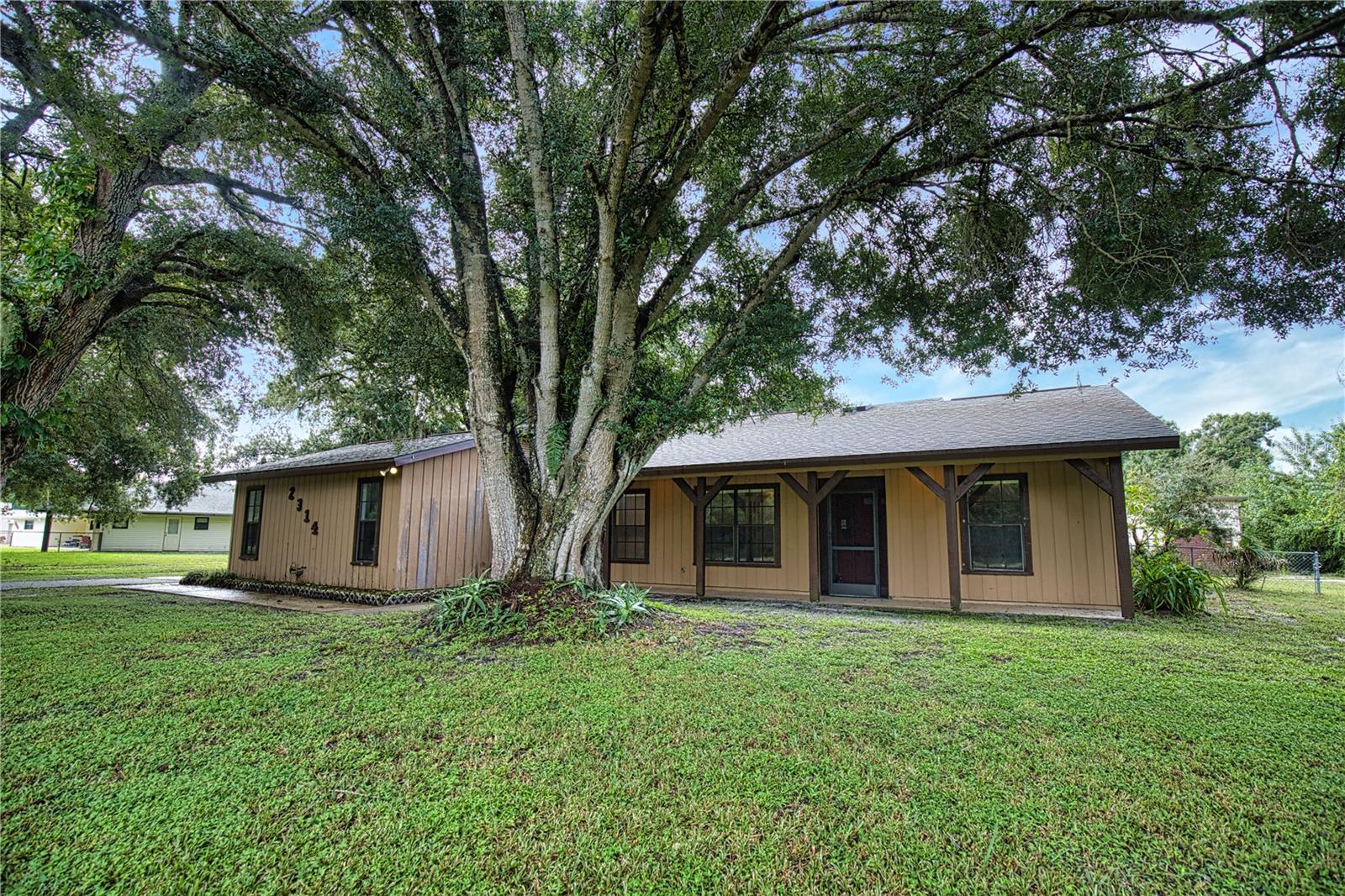 Listing photo id 8 for 2314 Kennedy Drive