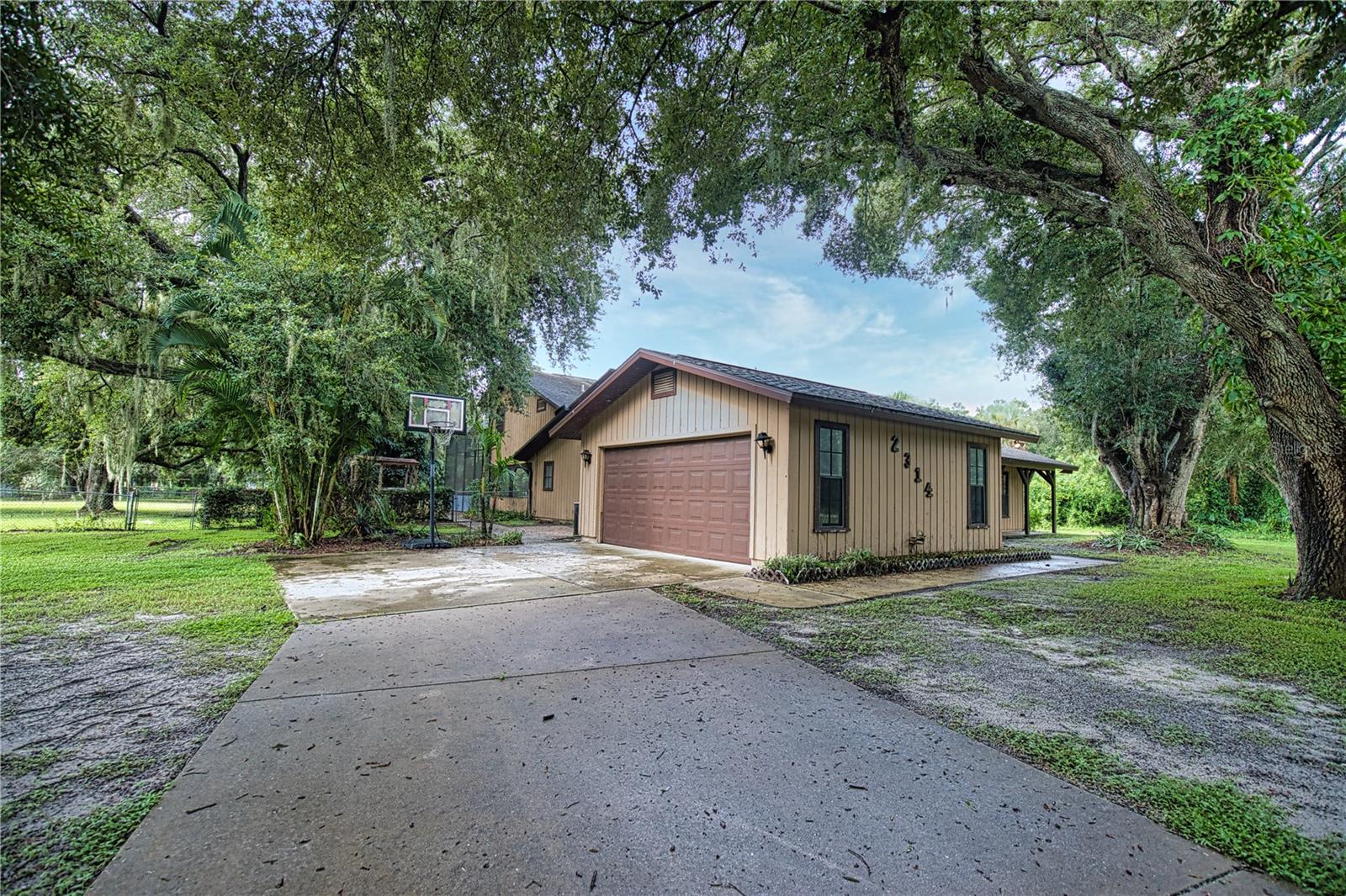 Listing photo id 10 for 2314 Kennedy Drive