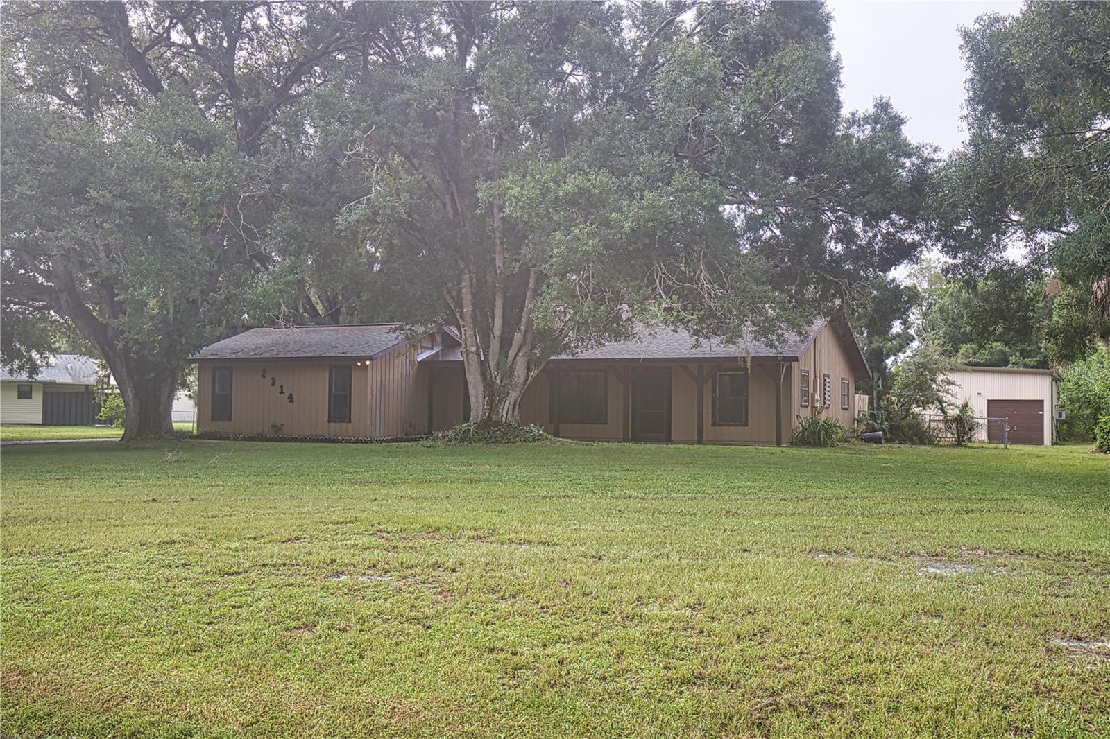 Listing photo id 2 for 2314 Kennedy Drive