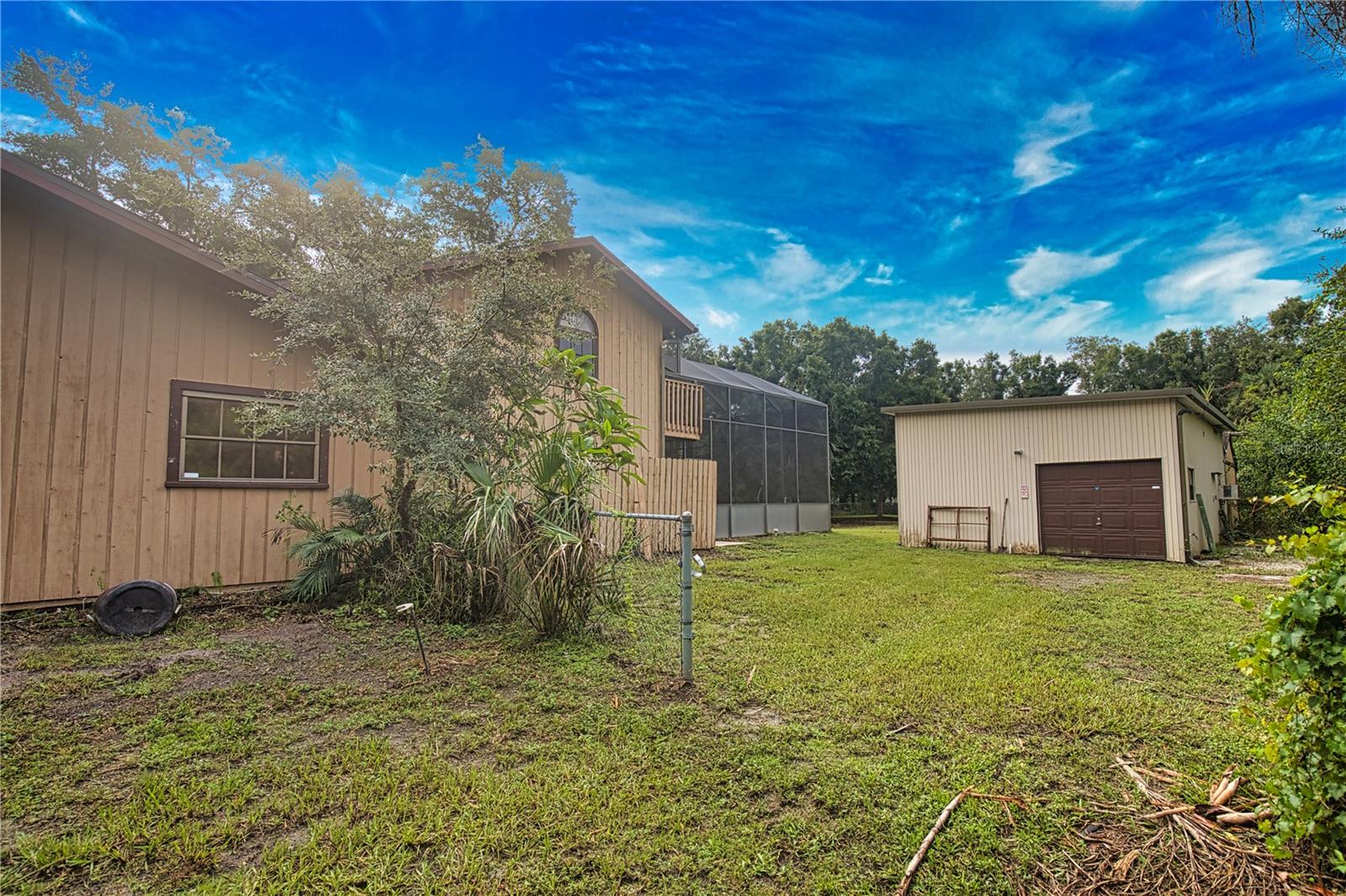 Listing photo id 5 for 2314 Kennedy Drive